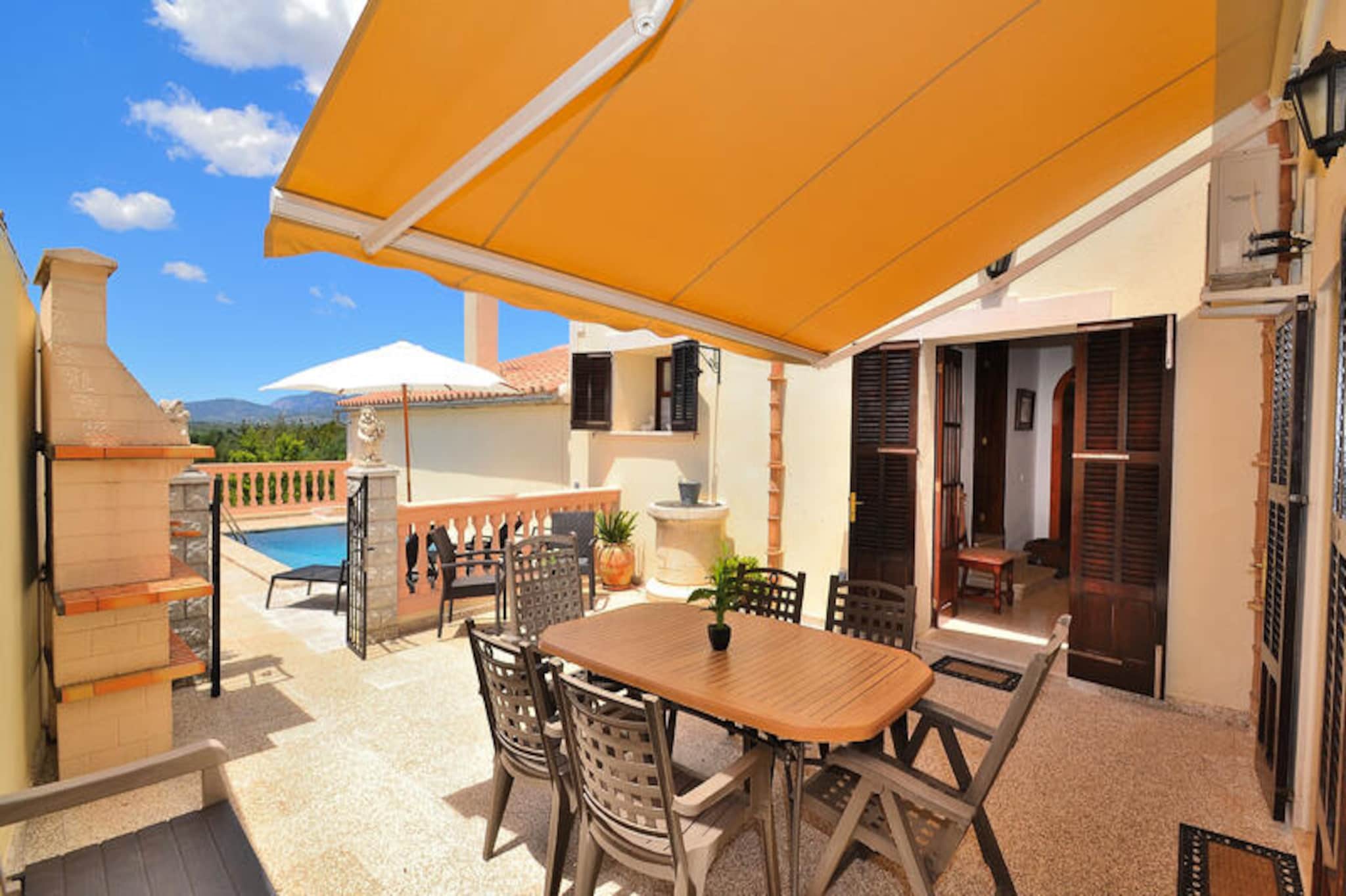 House in Buger with Pool and Mountain Views