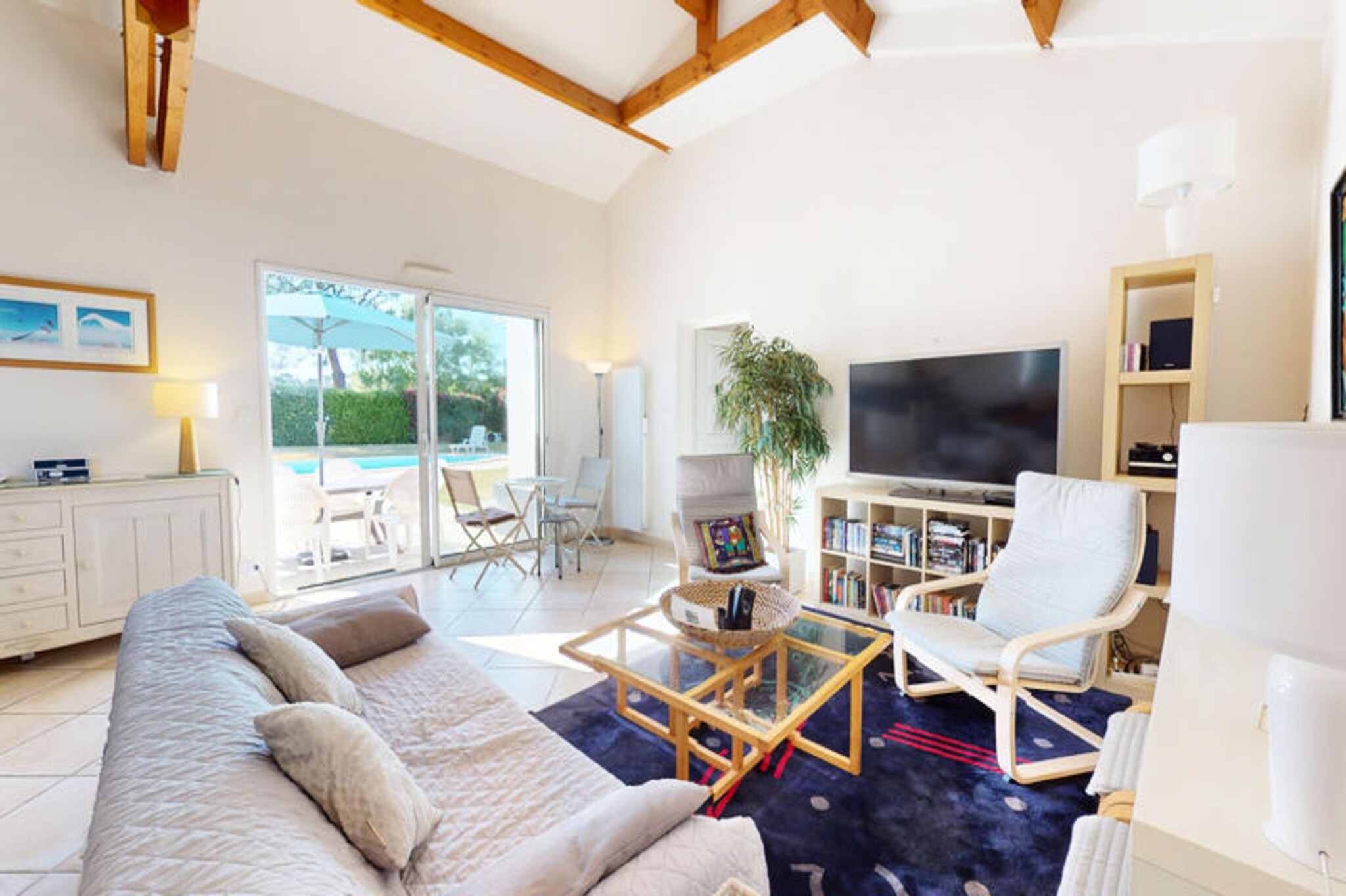 Bathed in the gentle Atlantic breeze, this stunning villa offers a serene escape in the heart of the Vendée coast. Set within a secure estate on a prestigious golf course, the property combines elegance, comfort, and an unbeatable location. Just 10 minutes from the golden beaches of Saint-Gilles-Croix-de-Vie and Brétignolles-sur-Mer, it’s the perfect retreat for those seeking relaxation and adventure by the sea. Whether you’re strolling through picturesque villages or savoring fresh seafood, this villa places you at the heart of Vendée’s treasures.
Step inside to discover a spacious and inviting living space. The villa boasts a fully equipped kitchen with modern appliances, making it easy to prepare your favorite meals. The master suite features a plush double bed and a private bathroom, while two additional bedrooms with twin beds ensure comfort for all guests. A luxurious bathroom with a bathtub and a separate toilet add to the convenience. The elegant entrance hall sets the tone for a holiday filled with style and ease.
The outdoor spaces are nothing short of magical. Relax on the terrace, enjoy al fresco dining with the barbecue, or unwind in the lush garden. The private heated swimming pool, available from May to October, is a true highlight. Dive into its refreshing waters or lounge poolside under the warm Vendée sun. For golf enthusiasts, the estate offers an 18-hole course, driving range, and mini-golf, along with a delightful restaurant to indulge your palate.
With bakeries and supermarkets just 5 minutes away, and the region’s natural beauty at your doorstep, this villa is your gateway to an unforgettable Vendée adventure. Book now and create lasting memories in this idyllic coastal haven.