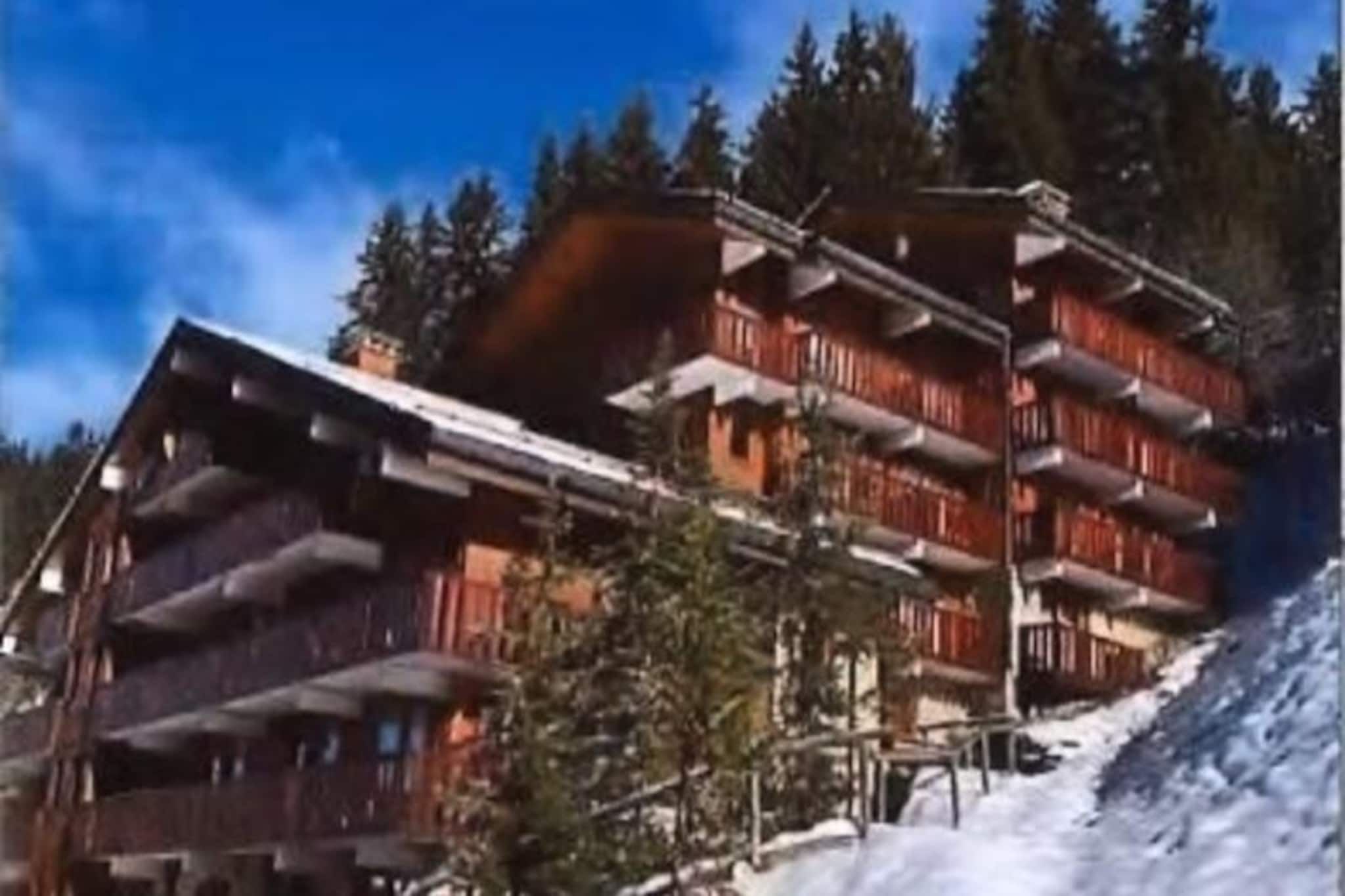 Comfortable apartment with unobstructed views, 50m from the centre