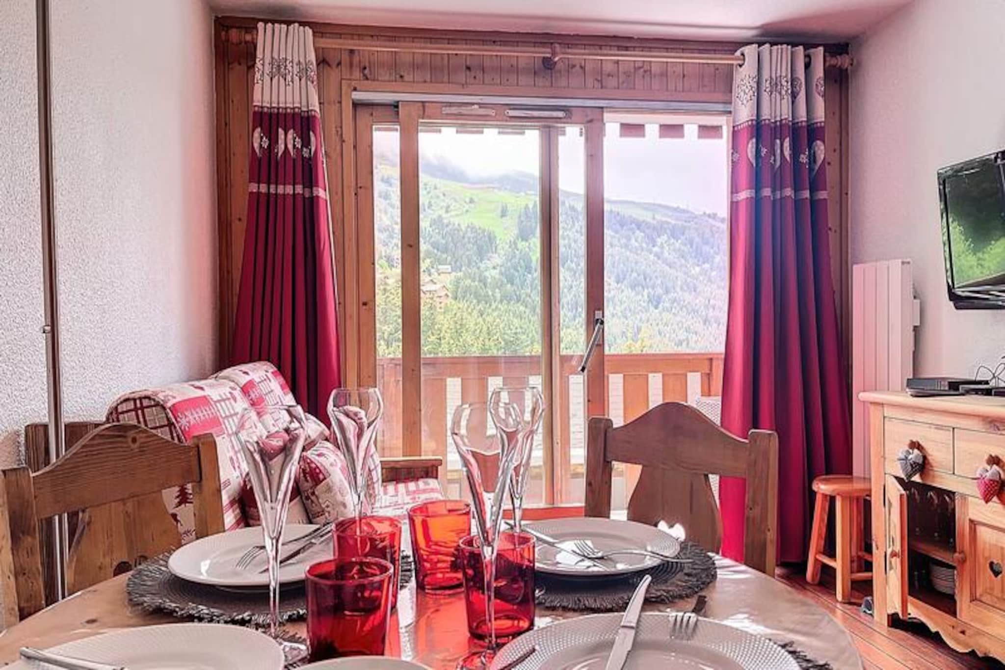 Comfortable apartment with unobstructed views, 50m from the centre