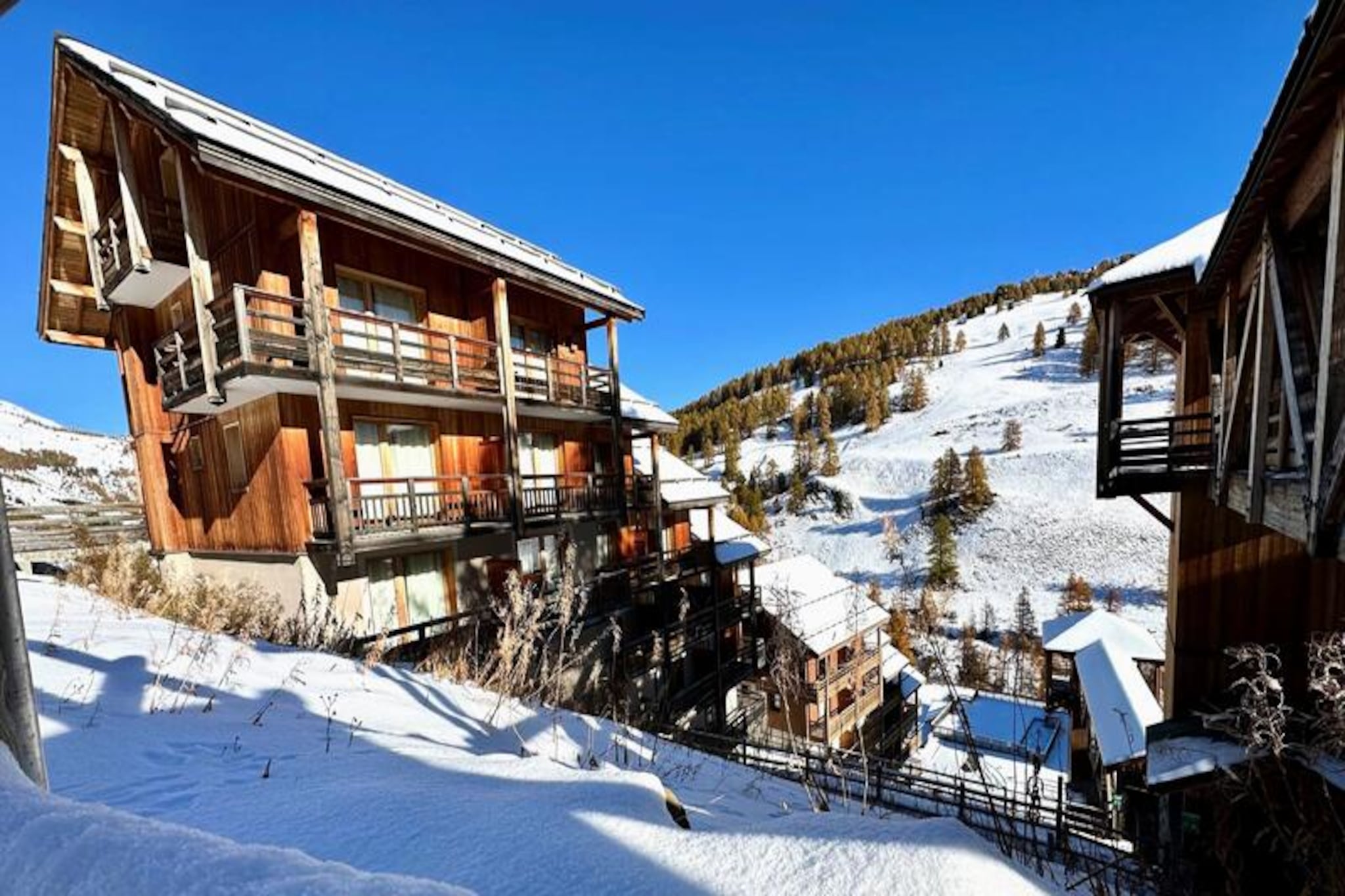 High above the picturesque slopes of Vars, the Hameau des Rennes residence offers a serene alpine retreat where charm and comfort blend effortlessly. This delightful hamlet, nestled at the foot of the Fontbonne chairlift, provides direct access to the slopes for experienced skiers via a central elevator, making it a haven for winter sports enthusiasts. In summer, the residence transforms into a tranquil oasis with both indoor and outdoor swimming pools, inviting guests to unwind amidst breathtaking mountain scenery. Whether you're here for snowy adventures or sunny hikes, the setting promises unforgettable moments in the heart of the Alps. \n\nThe apartment, designed for up to four guests, boasts a warm and luminous living space that opens onto a sunny balcony. Imagine starting your day with breakfast overlooking the majestic alpine landscape or sharing a cozy dinner after exploring the trails. The open-plan kitchen is fully equipped with modern appliances, including a dishwasher, Nespresso machine, raclette grill, and more, ensuring every meal is a pleasure to prepare. A double bedroom with a plush 160x200 cm bed and a television, along with a sofa bed in the living room that converts into two separate sleeping spaces, provides comfort and flexibility for families or friends traveling together. The bathroom, complete with a towel warmer and hairdryer, and a separate toilet add to the apartment's convenience. \n\nLocated just 200 meters from shops, restaurants, and ski rentals, and served by a free shuttle bus every 15-20 minutes, the residence offers easy access to all the amenities of Vars Les Claux. Whether you're hitting the slopes, enjoying the summer pools, or exploring the charming village, everything you need is within reach. Please note that the swimming pool is closed during the off-season and will reopen in summer 2025 following repairs. \n\nWith its ski locker, private parking space, and unbeatable location, this apartment is the perfect base for creating cherished memories in the French Alps. Book your stay today and experience the magic of mountain living.