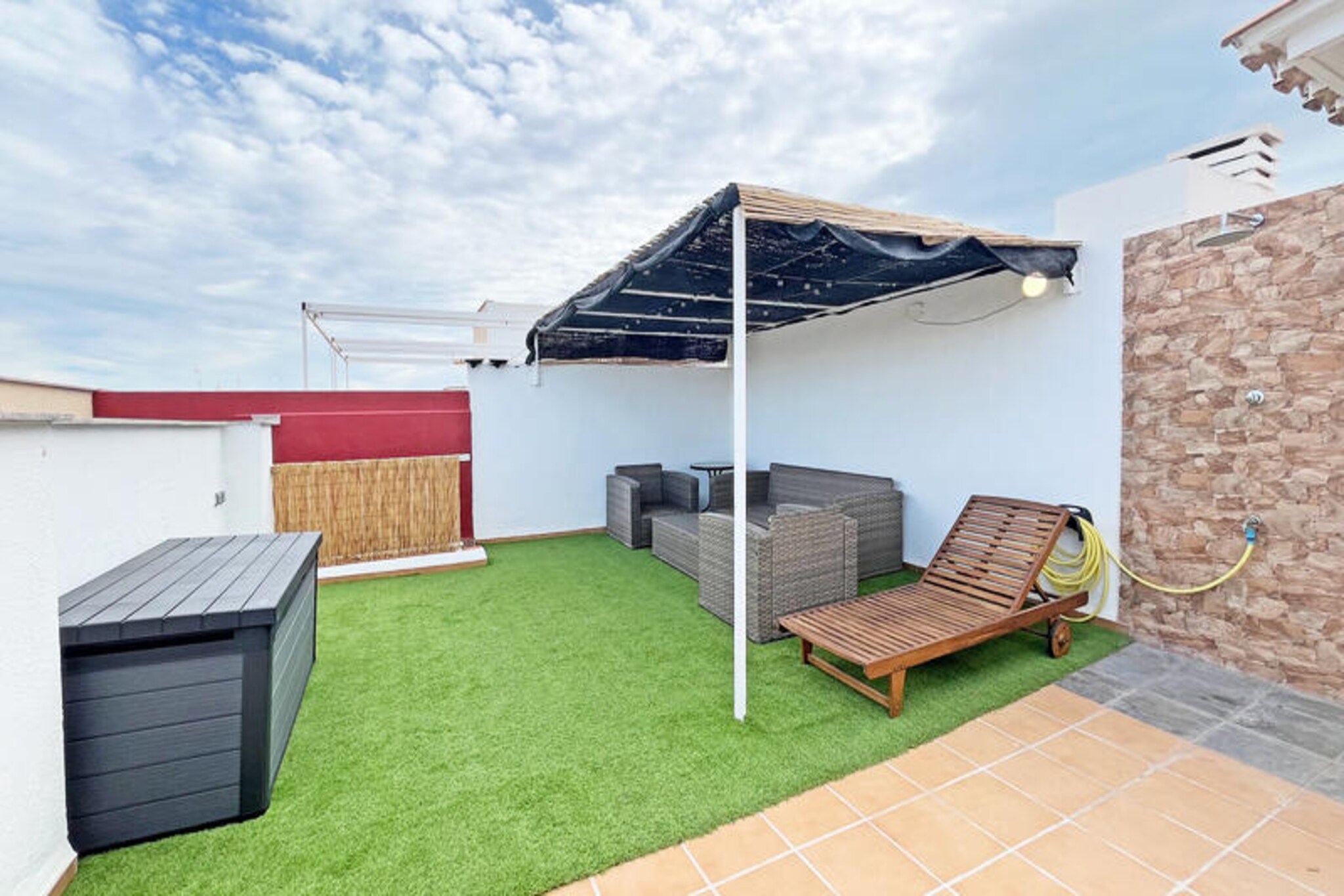 In the charming coastal town of Canet d'en Berenguer, this modern apartment offers a perfect retreat for those seeking sun, sea, and relaxation. Just a short stroll from the golden sands of the Mediterranean, the property invites you to unwind in a serene setting while enjoying the vibrant local culture and stunning natural surroundings. Whether you're planning a family getaway or a peaceful escape, this apartment provides the ideal base for your Spanish holiday.
Spanning 86 m², the apartment is thoughtfully designed to accommodate up to five guests. It features two comfortable bedrooms, a spacious living area with air conditioning, and a 35 m² terrace perfect for al fresco dining or soaking up the sun. The fully equipped American-style kitchen includes modern appliances such as an induction cooktop, dishwasher, and coffee maker, ensuring you have everything you need for a comfortable stay. Additional amenities like Wi-Fi, two televisions, mosquito nets, and a washing machine add to the convenience, while the private garage and elevator make accessibility effortless.
The location is unbeatable, with the beach just moments away and a variety of local attractions within easy reach. Explore the picturesque marina, indulge in fresh seafood at nearby restaurants, or take a leisurely walk along the promenade. For those seeking adventure, the region offers water sports, hiking trails, and cultural landmarks, all set against the backdrop of the sparkling Mediterranean Sea.
Whether you're sipping coffee on the terrace, enjoying a barbecue with loved ones, or exploring the vibrant surroundings, this apartment promises a memorable stay in one of Spain's most beautiful coastal destinations.