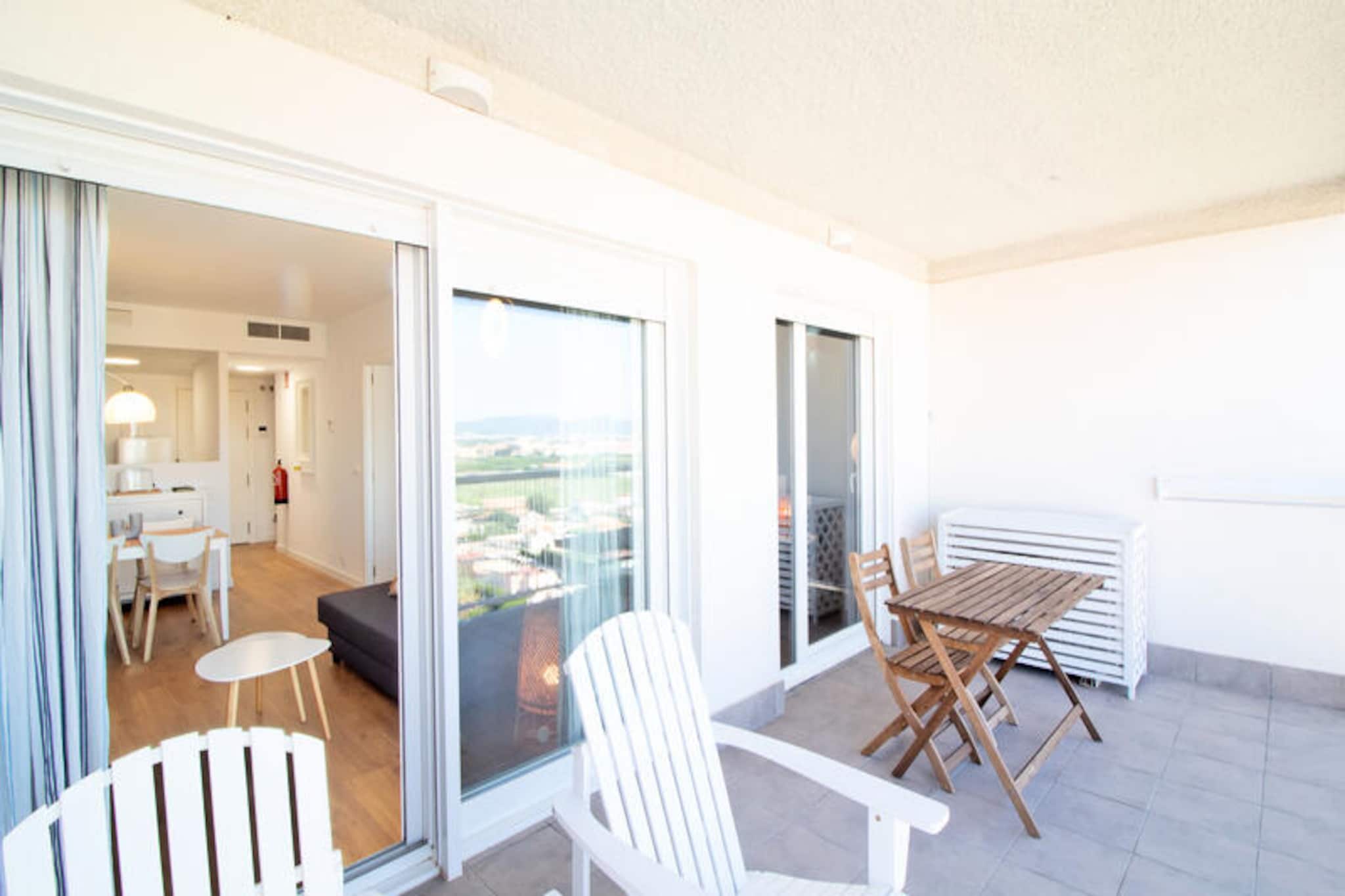 Apartment in Canet near Stunning Beach