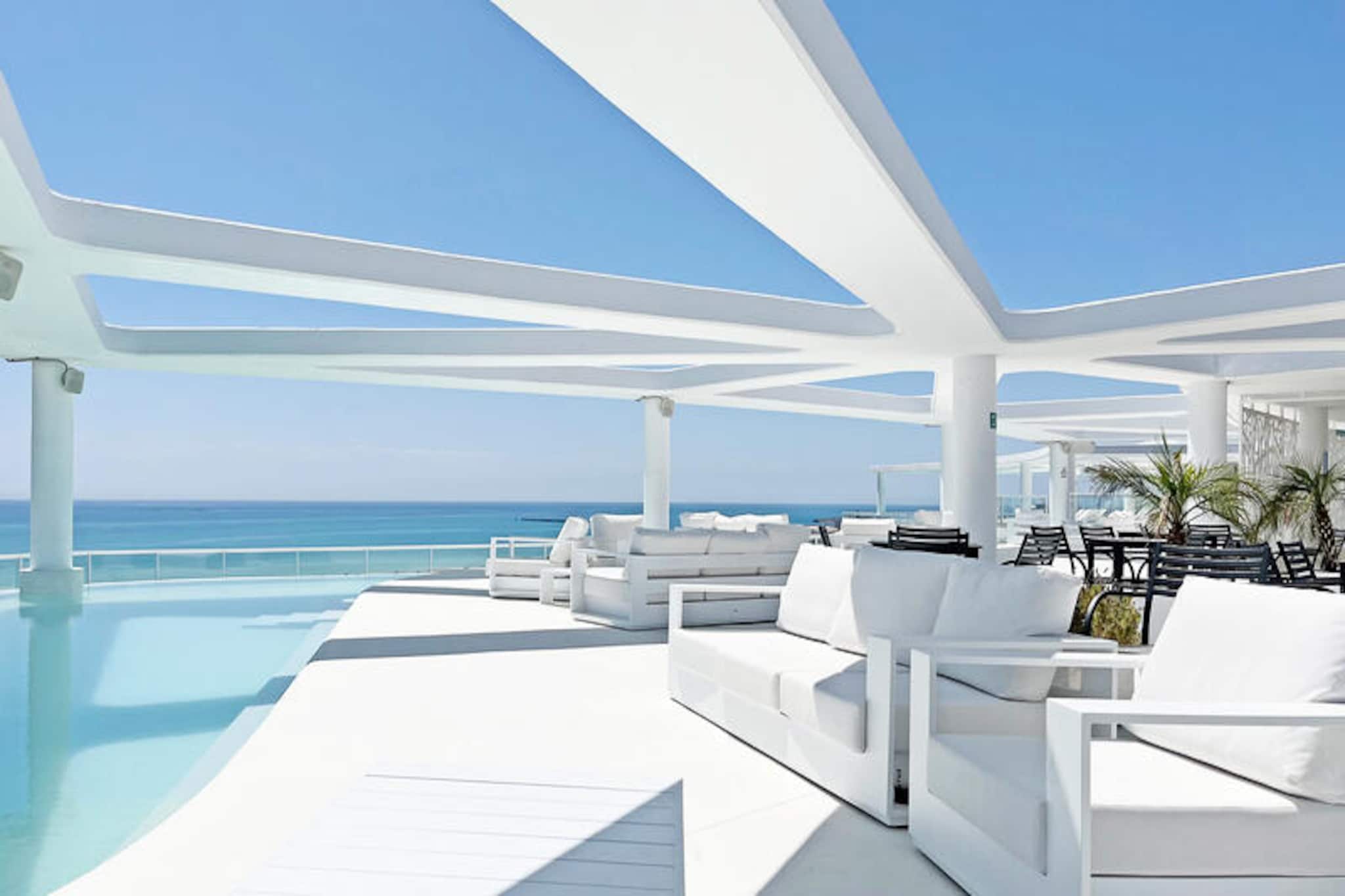 Apartment in Canet with Sea Views & Pool