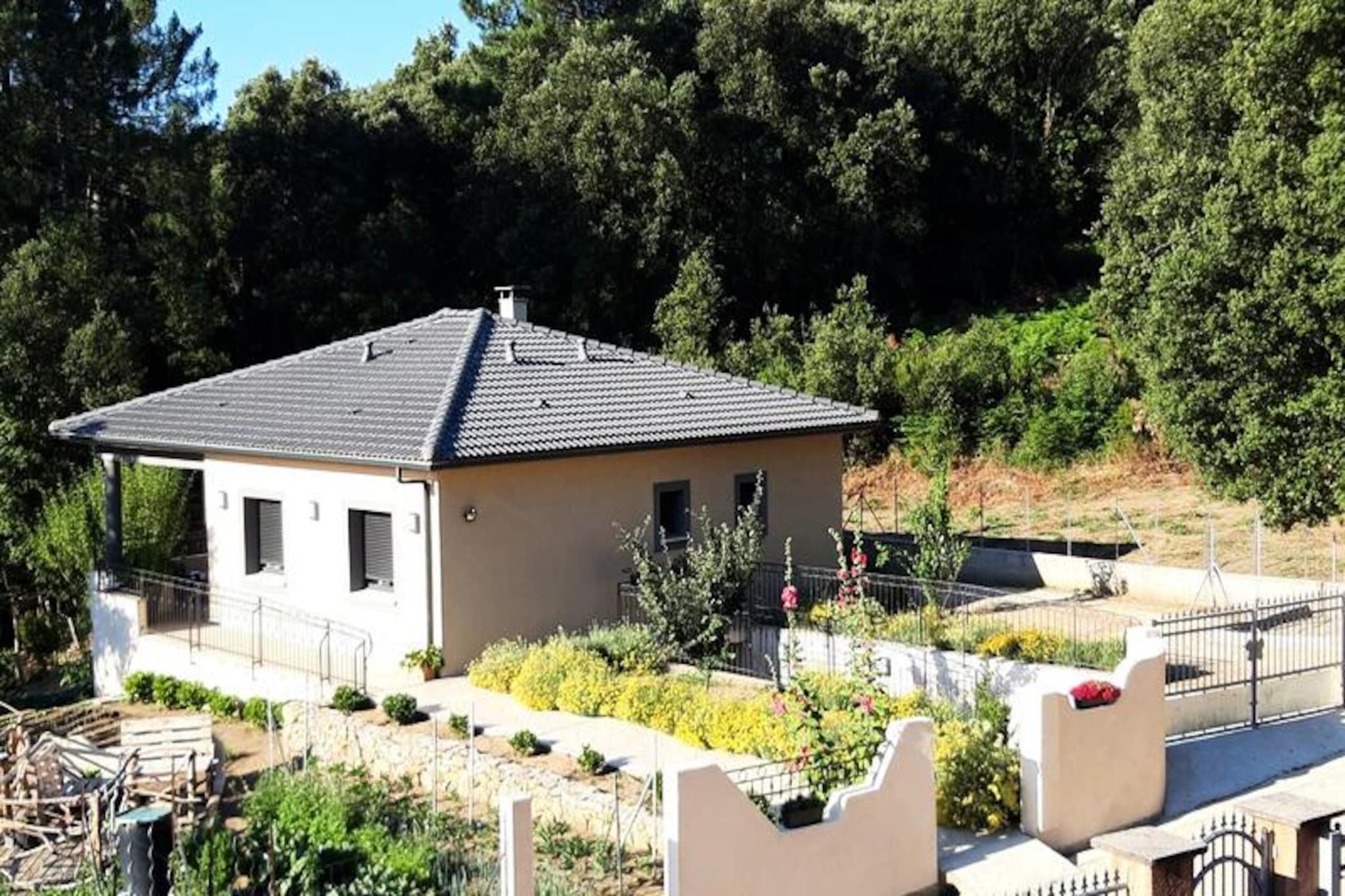 House in Cucuruzzu with Mountain Views
