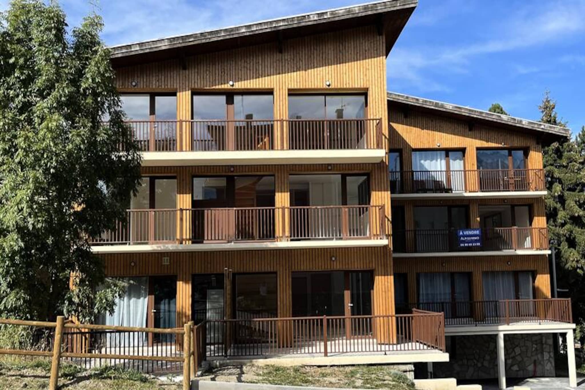 In the heart of the serene French Alps, this newly renovated residence offers a tranquil retreat just 100 meters from the slopes. Surrounded by breathtaking mountain views and nestled in a quiet area free from through traffic, this charming property combines modern comfort with alpine charm. Whether you're seeking an adventurous ski holiday or a peaceful summer escape, this residence provides the perfect base for your alpine getaway. 
 
 The two-room apartment, located on the first floor, spans 48 square meters and is thoughtfully designed to accommodate up to four guests. The 13-square-meter bedroom features a comfortable double bed, while a cozy 6-square-meter sleeping alcove with a bunk bed is ideal for children or additional guests. The open-plan kitchen and living area are equipped with modern amenities, including a sofa and television, creating a welcoming space to relax after a day of exploration. The apartment's North-West facing orientation ensures soft natural light throughout the day. 
 
 In winter, guests will appreciate the convenience of beds made upon arrival, fresh towels, and a selection of welcome amenities, along with end-of-stay cleaning included in the service. During summer stays, end-of-stay cleaning is provided, with optional bed linen and towels available upon request. The residence's proximity to the slopes makes it an ideal choice for ski enthusiasts, while the surrounding alpine trails and natural beauty offer endless opportunities for hiking and outdoor adventures in the warmer months. 
 
 Escape to this idyllic alpine haven, where modern comfort meets the timeless allure of the mountains. Whether you're carving through fresh powder or basking in the summer sun, this residence promises an unforgettable stay in the heart of the Alps.