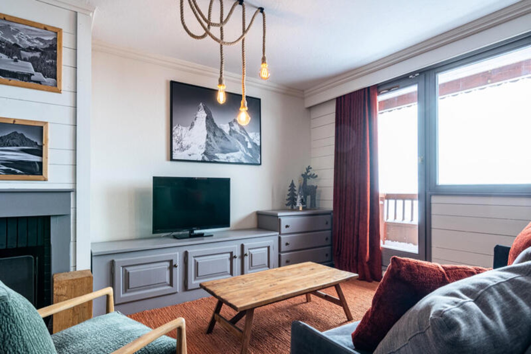 Apartment in Val Thorens with Ski-In Access