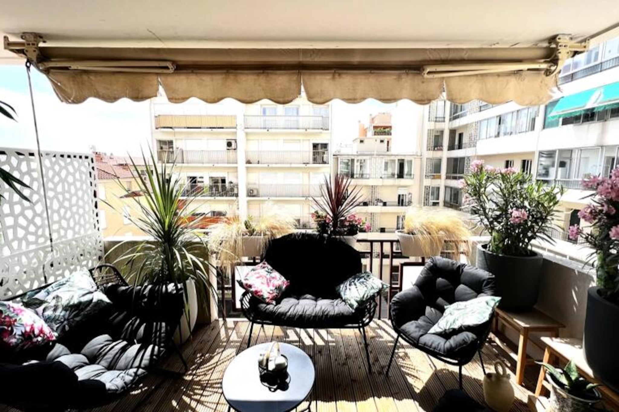 In the heart of the vibrant Antibes, this beautifully renovated apartment offers a serene retreat just steps away from the sparkling Mediterranean beaches and the charming Old Town. Imagine waking up to the gentle sea breeze, enjoying your morning coffee on the spacious 13m² terrace, and setting out to explore the quaint streets lined with shops, restaurants, and Provençal markets. This is the perfect blend of coastal relaxation and cultural immersion. 
 
 Located on the 4th floor of a secure, upscale building with elevator access, the apartment is designed for both comfort and style. The bright living room features a high-quality sofa bed, a dining area, and an open-plan kitchen equipped with modern appliances. The bedroom, with its plush 160cm bed and ample wardrobe space, ensures restful nights. The sleek bathroom boasts a walk-in shower for a touch of luxury. Fully air-conditioned and equipped with Wi-Fi, the apartment caters to all your modern needs. The terrace, overlooking a peaceful interior courtyard, is furnished with outdoor seating and a griddle, making it an ideal spot for al fresco dining. 
 
 Step outside, and you’re less than 10 minutes from the sandy shores of Gravette and Ponteil beaches. The pedestrian zone of Old Antibes, with its historic ramparts, bustling markets, and vibrant atmosphere, is just 100 meters away. For those arriving by train or bus, the Antibes SNCF station is a short 10-minute walk, while Nice Airport is easily accessible by car or public transport. 
 
 Whether you’re here to soak up the sun, savor the local flavors, or simply unwind, this apartment provides the perfect base for an unforgettable Riviera escape.
