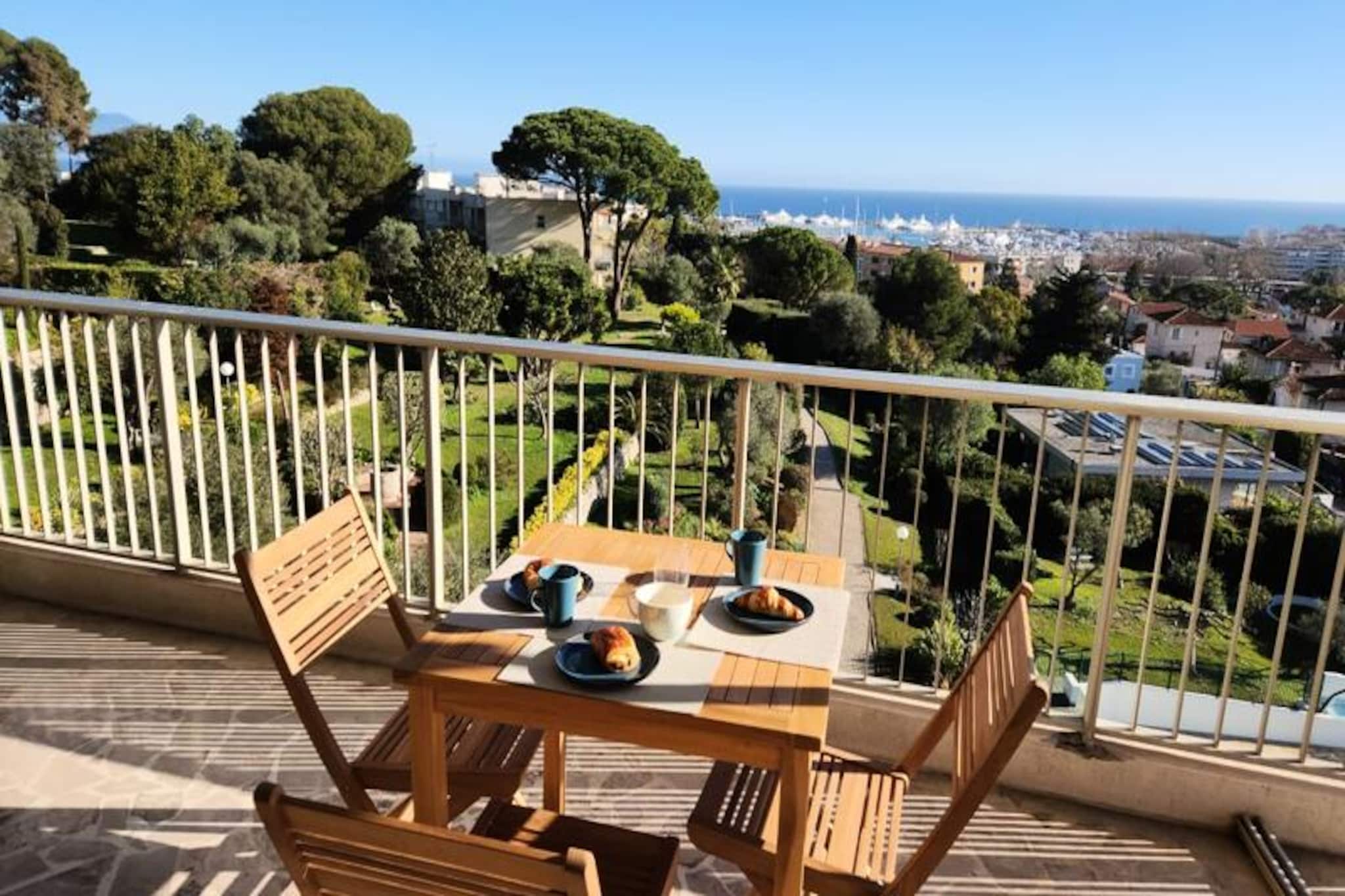 Apartment in Antibes with Sea Views