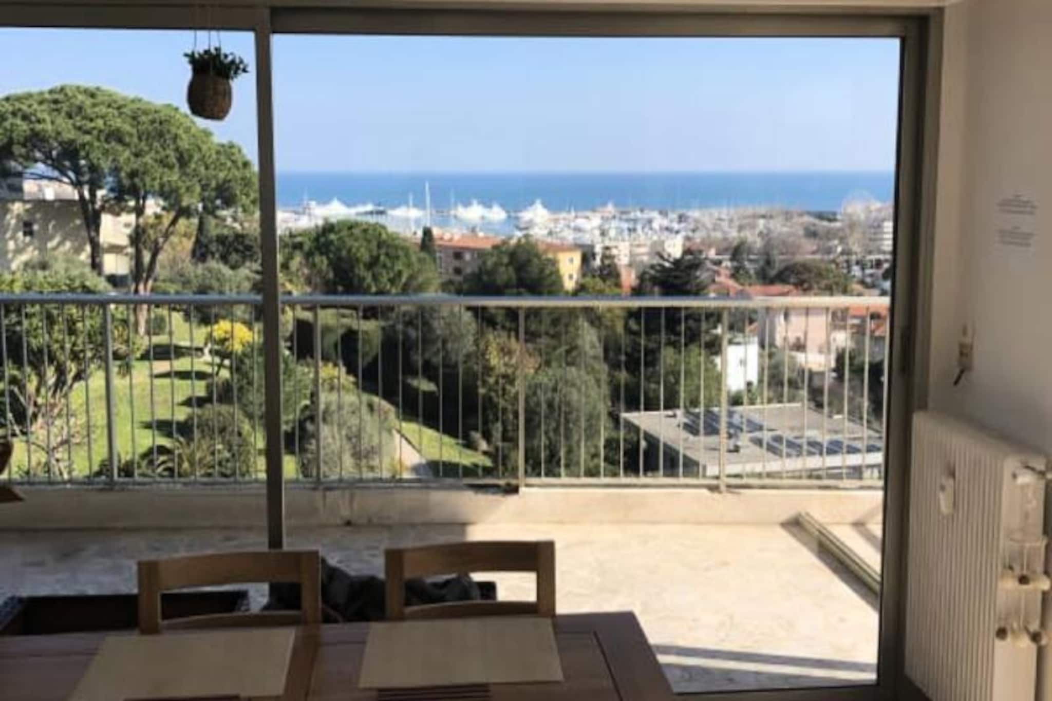 Apartment in Antibes with Sea Views