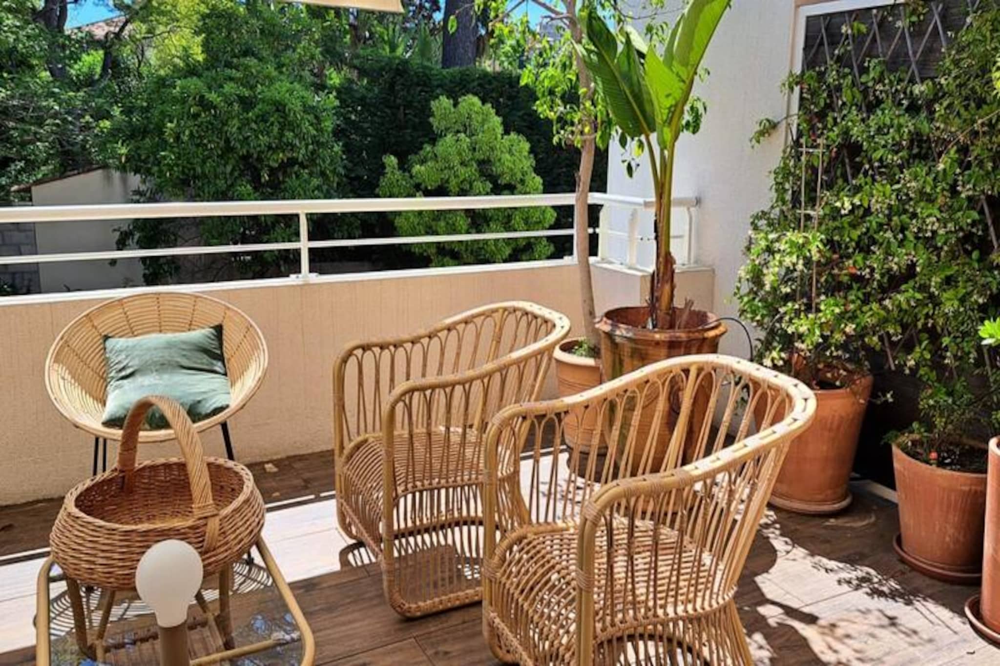 Apartment in Antibes with Pool Access