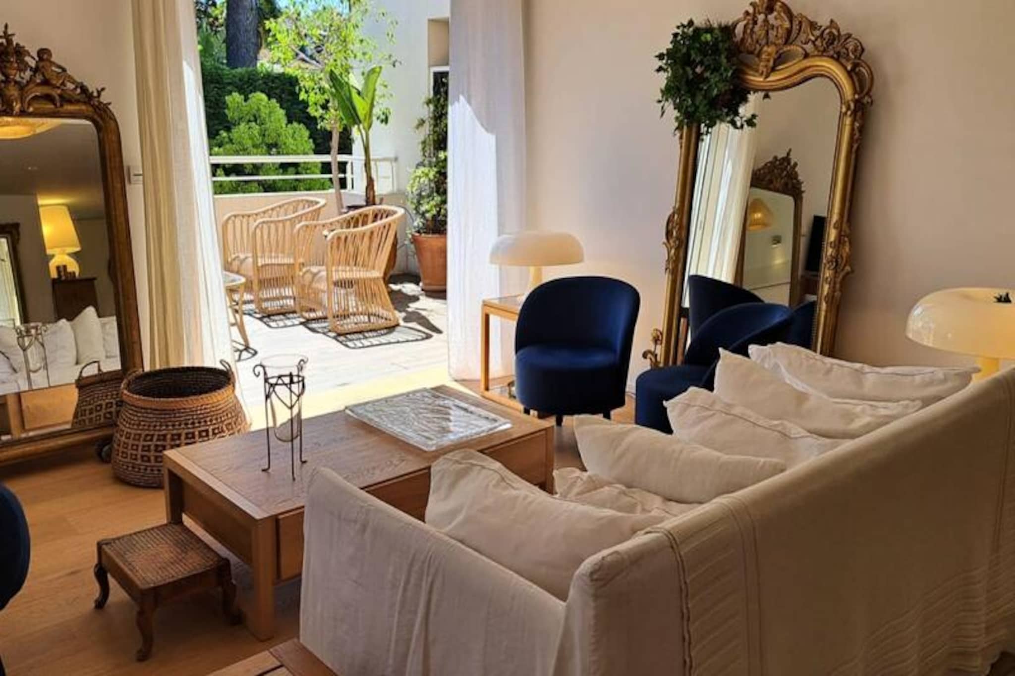 Apartment in Antibes with Pool Access