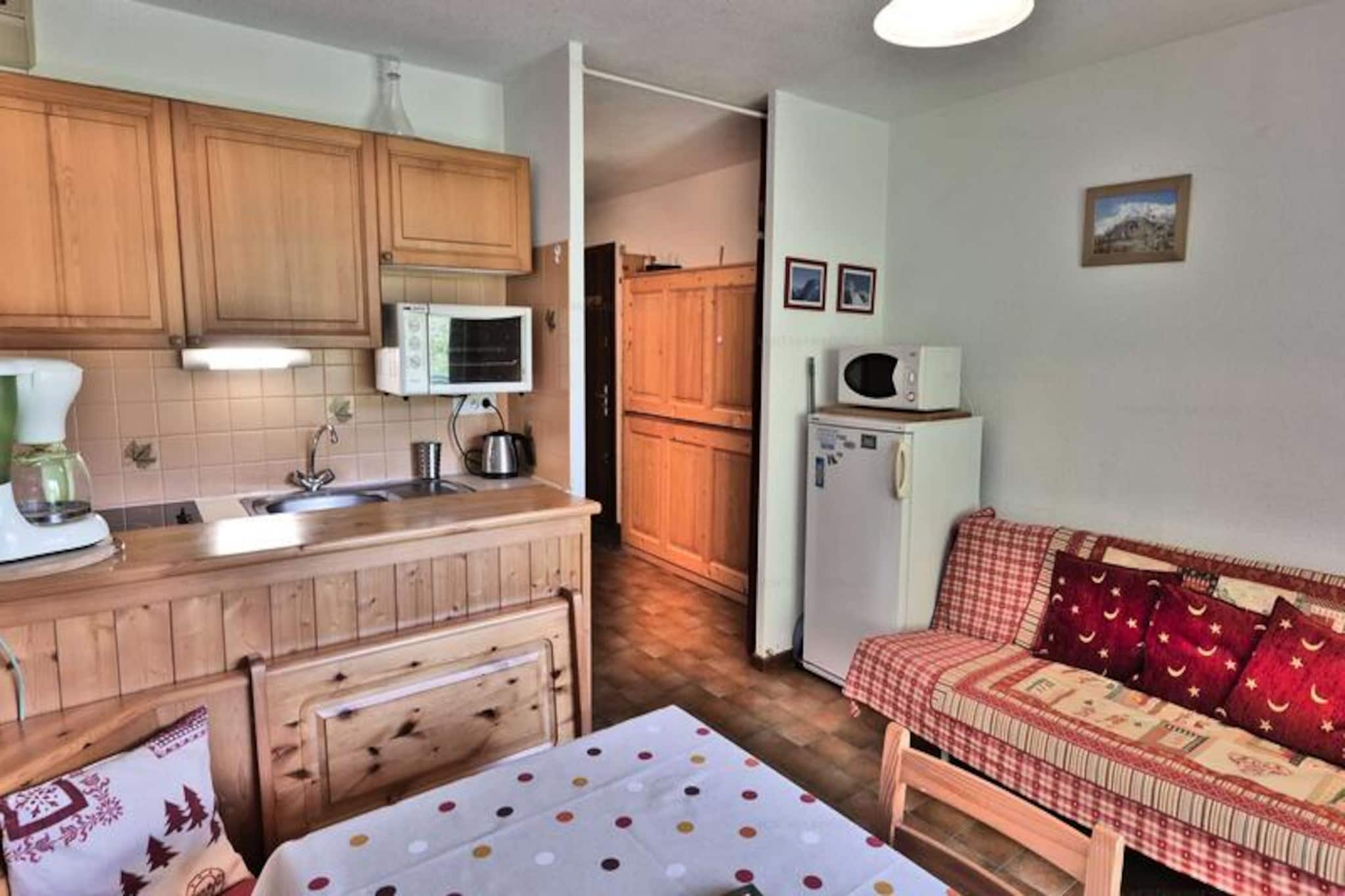 Apartment in Nant Robert with Mountain View