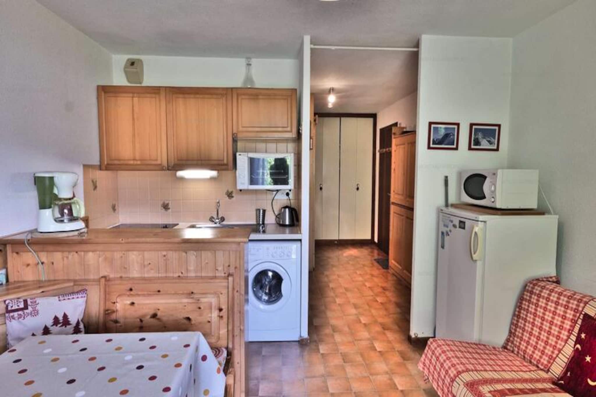 Apartment in Nant Robert with Mountain View