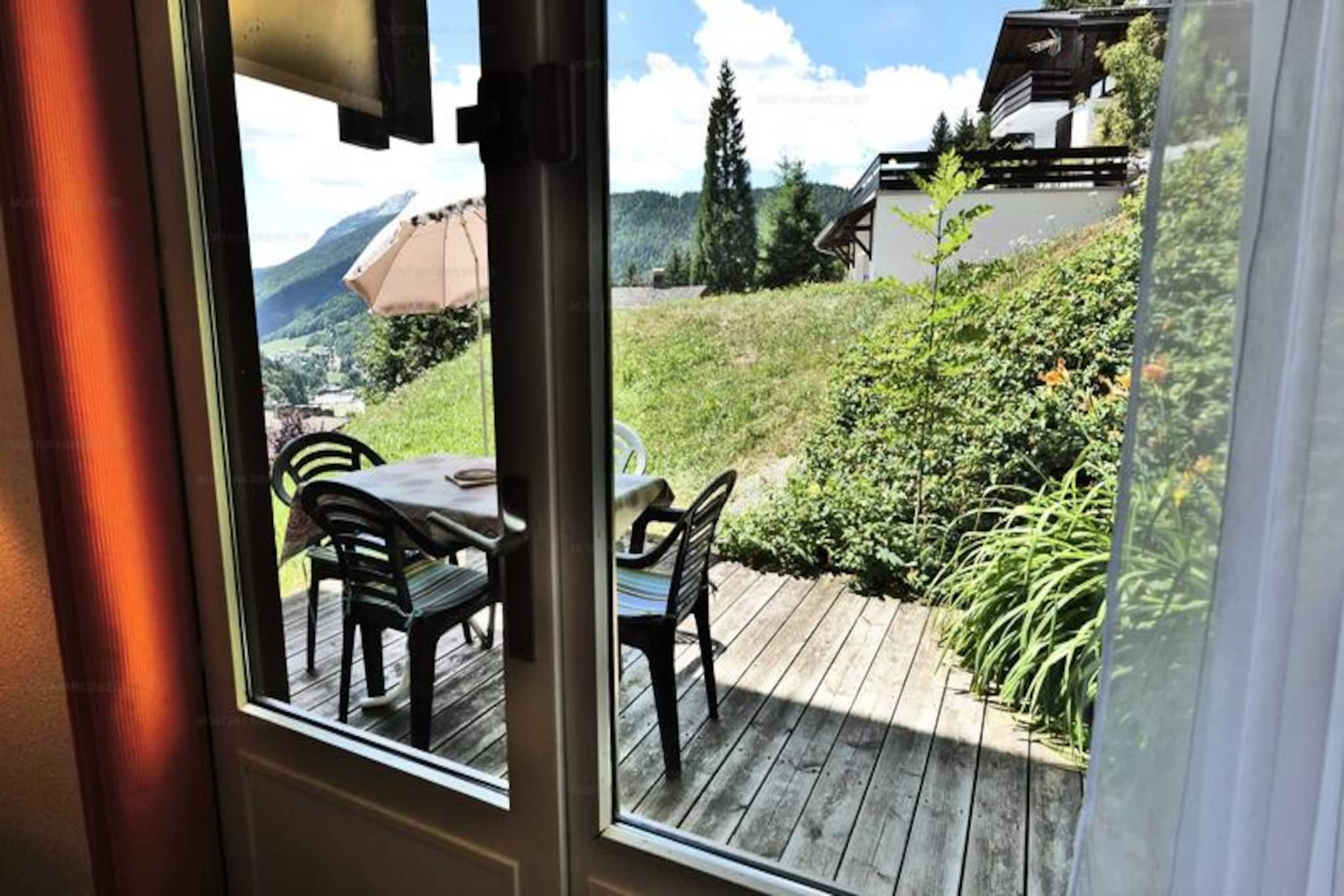 Apartment in Nant Robert with Mountain View