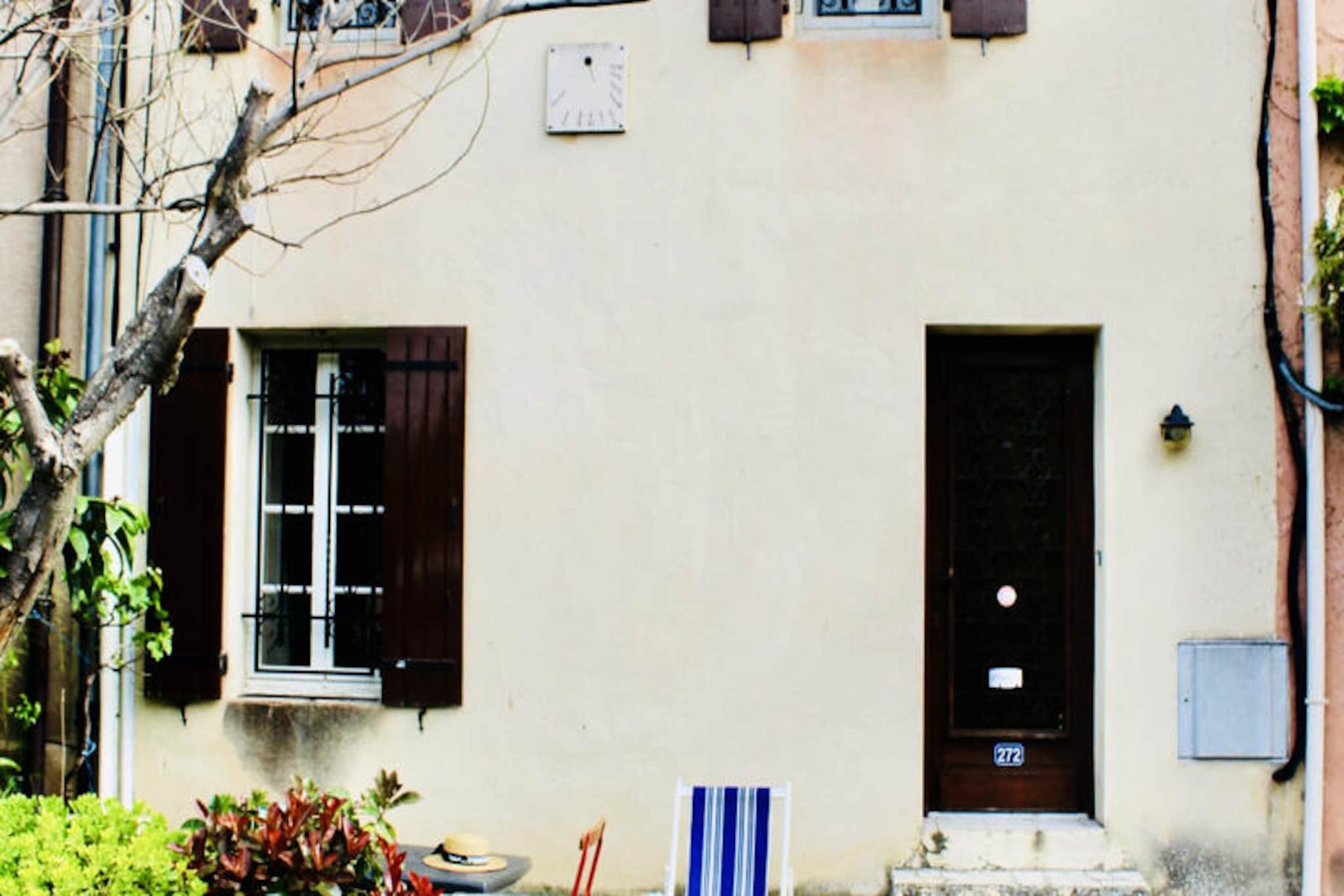 House in Entrechaux near Castle Hills