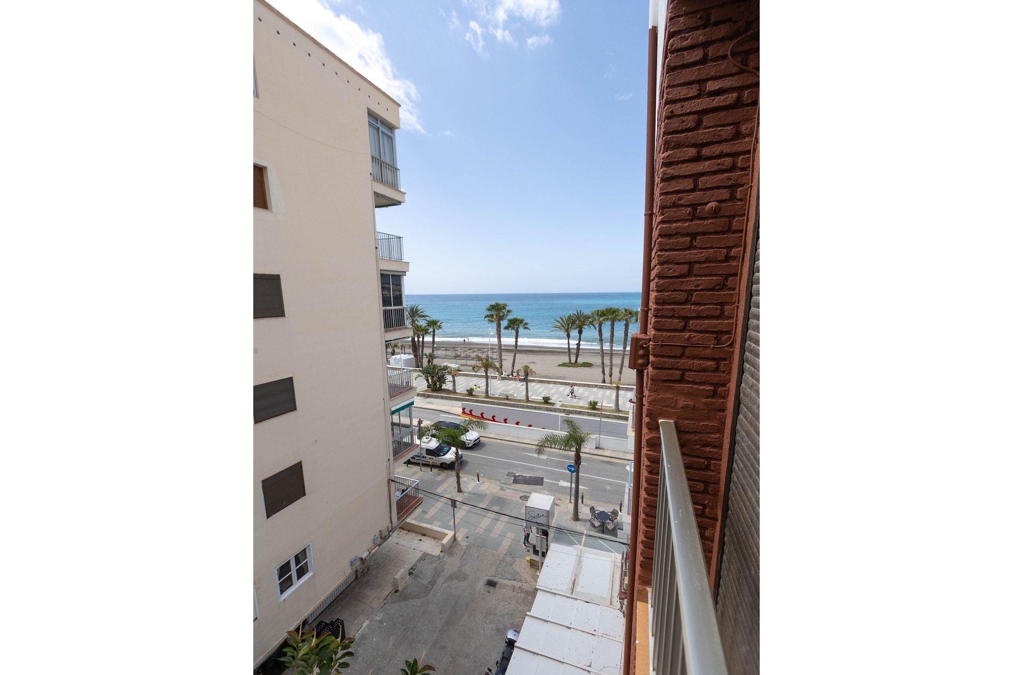 CT 383 GR - Faro's Almuñecar Beachfront for 4-Terrasbalkon