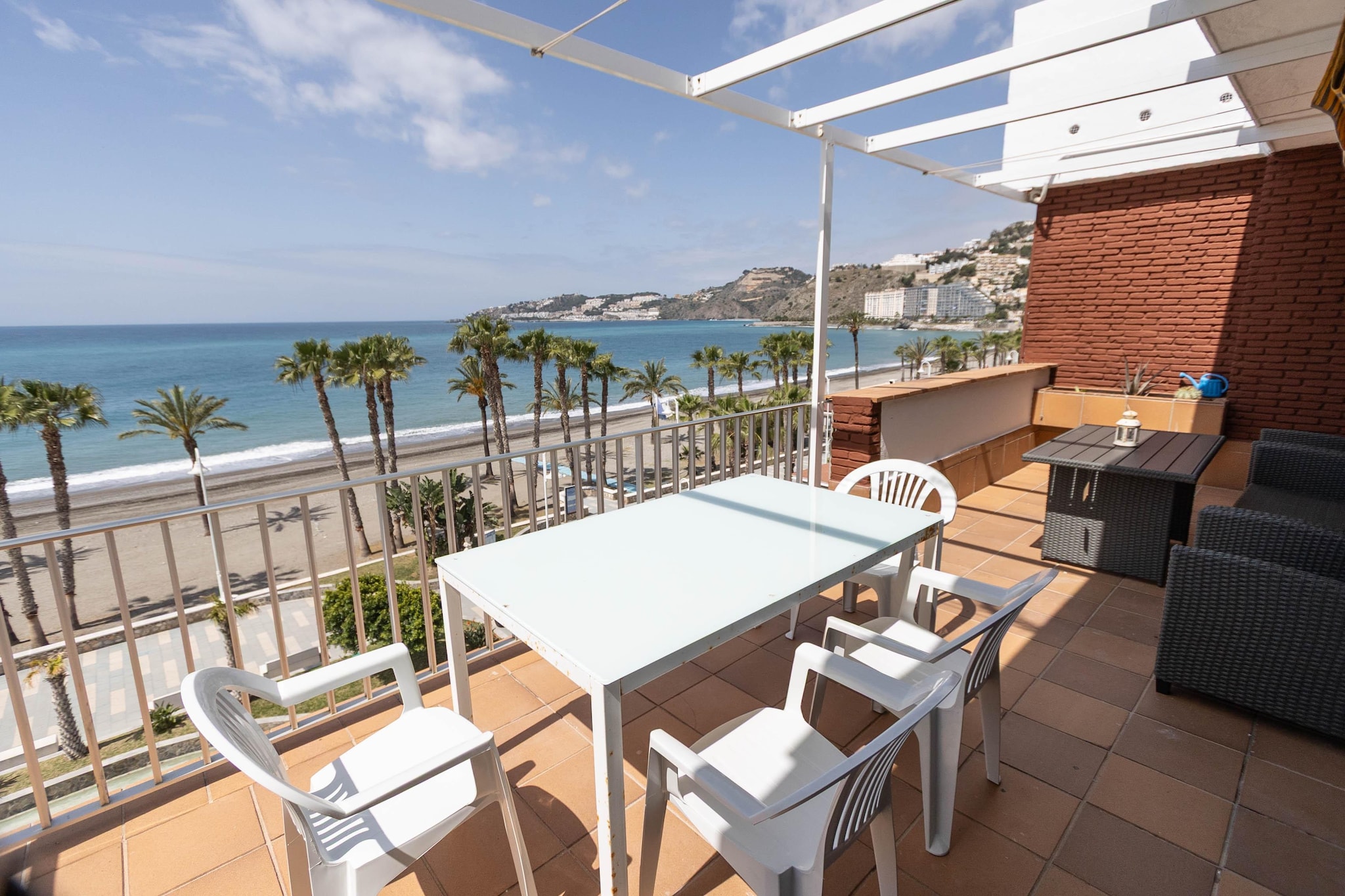 CT 383 GR - Faro's Almuñecar Beachfront for 4-Terrasbalkon
