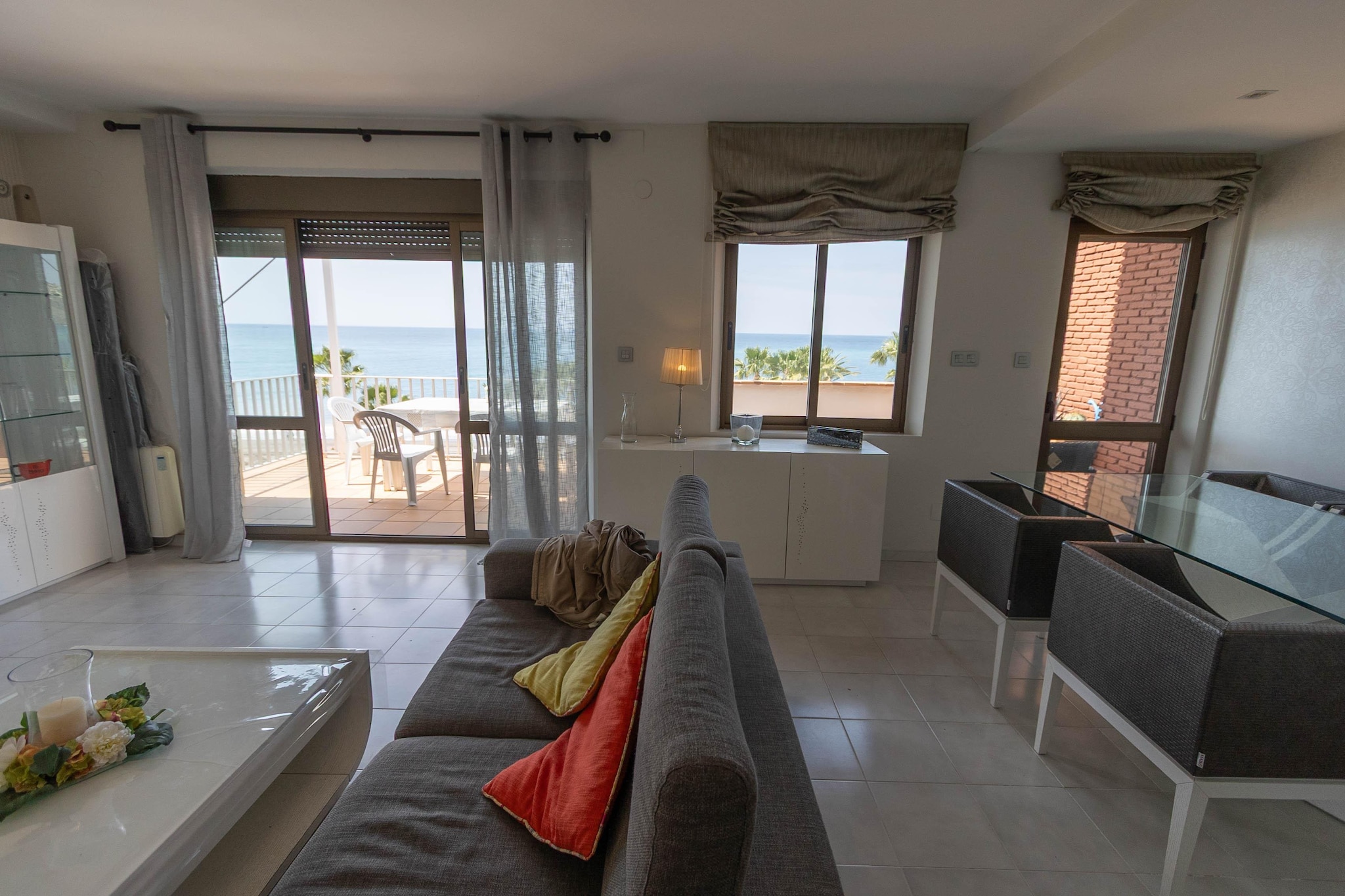 CT 383 GR - Faro's Almuñecar Beachfront for 4-Woonkamer