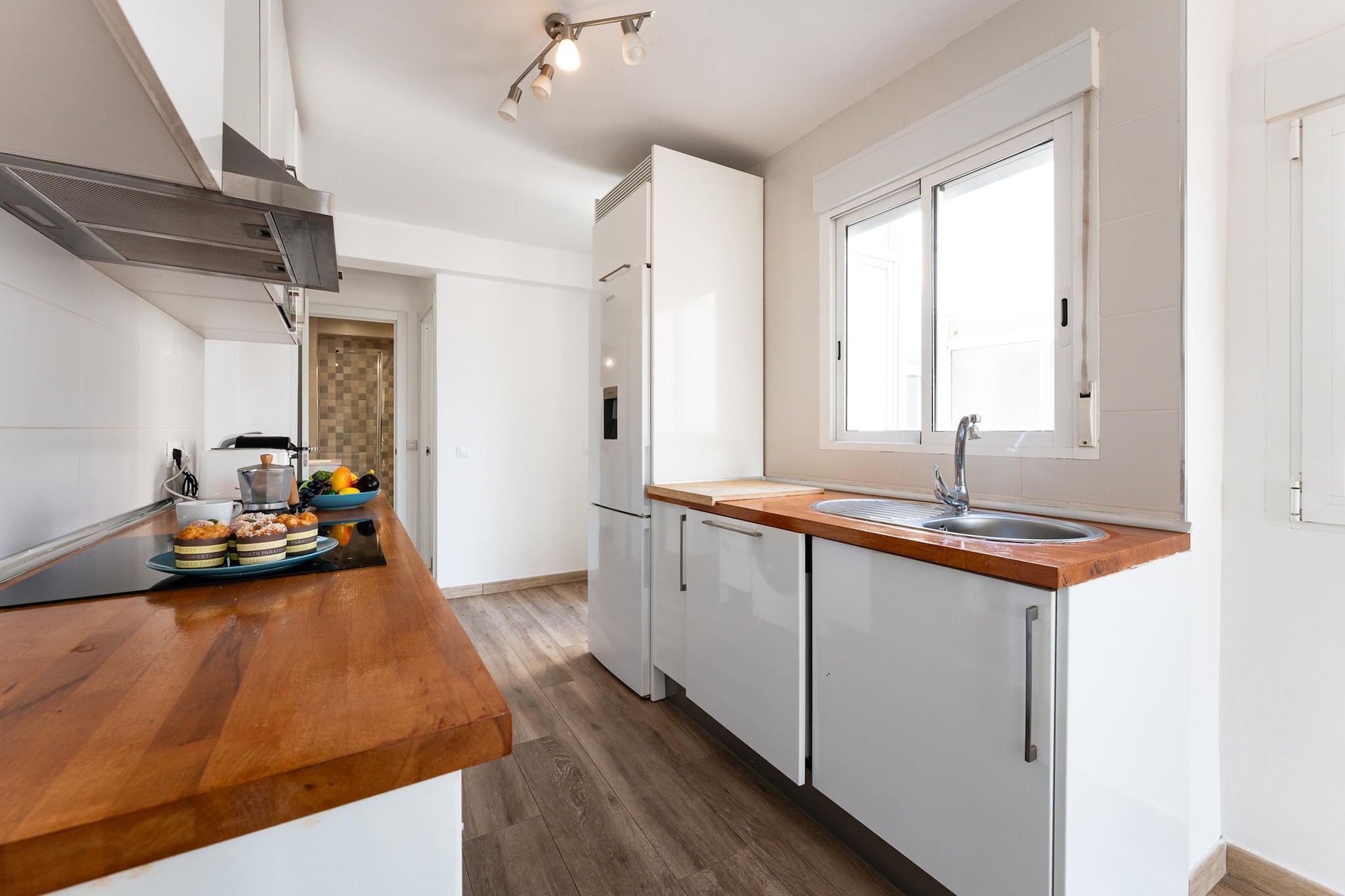 CT 379 - Faro's Malaga Citycenter - Cosy Apartment at Capuchinos for 2-Keuken