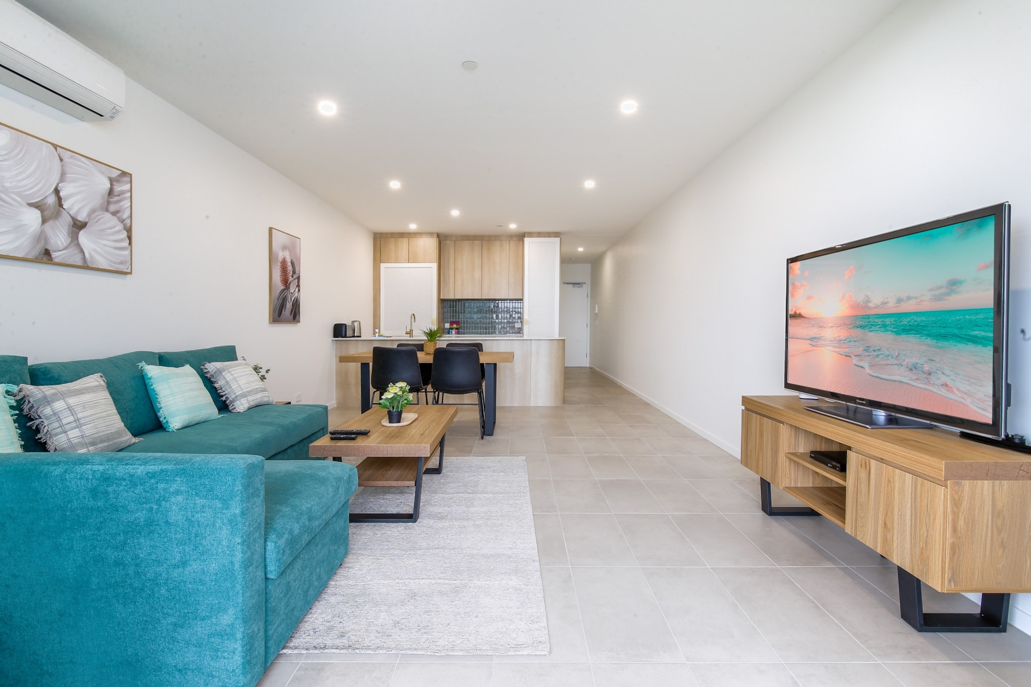 Stunning 1-Bed Bayside Apartment with Superb Views