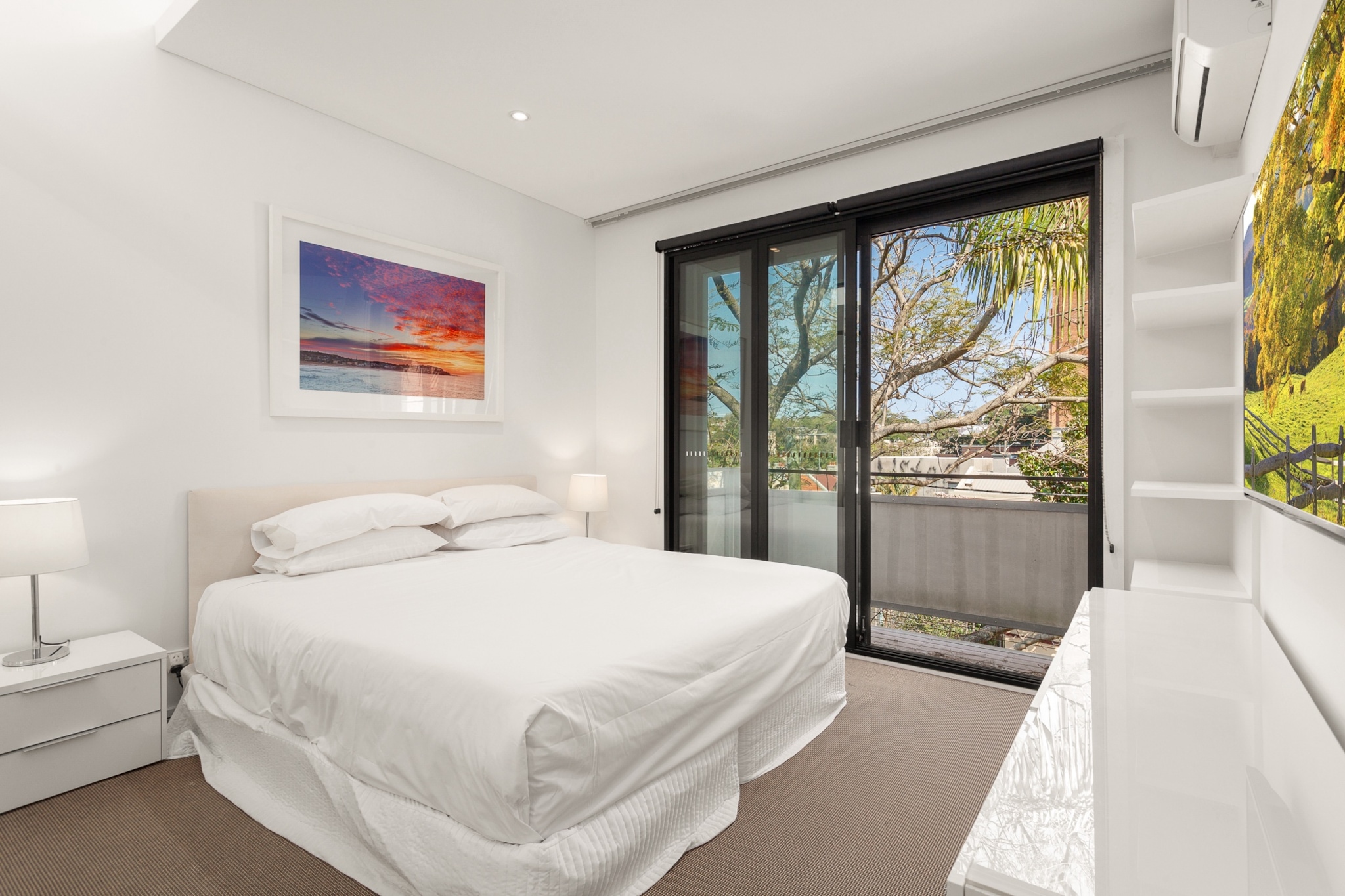 Bed Linen, Hot Water, Internet Access DSL, Socket Covers, Wardrobe, Living room(TV, seating area), Kitchen(dining table, stove, electric kettle, toaster, coffee machine, oven, microwave, dishwasher, fridge, freezer, dishes and cutlery, Wine glasses), bedroom(double king size bed), bedroom(double bed), bedroom(2x single bed), bathroom(tumble dryer, washing machine, iron, hairdryer, Towels/Sheets (Incl.), shampoo, body soap, Essentials, Conditioner, Shower gel), bathroom, First Aid, Play area, bath tub, balcony or terrace, heating, air conditioning, stair gate, Cooking basics, Carbon monoxide detector, Coffee, Downtown, Long term stays allowed, Room-darkening shades, Town