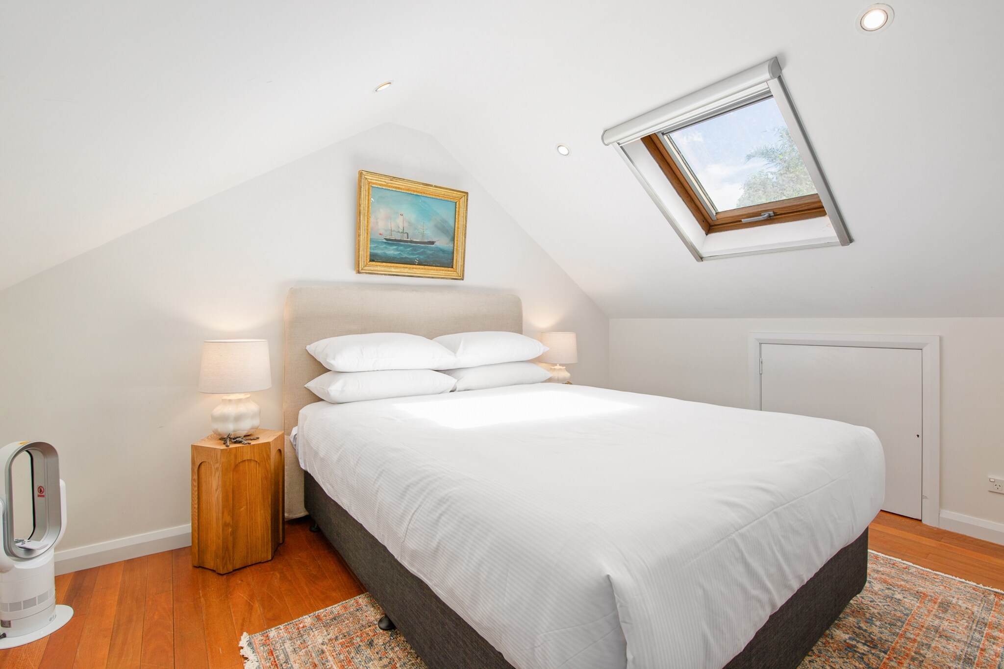 Bed Linen, Desk, Fan, Hot Water, Internet Access DSL, Wardrobe, Living room(TV, seating area), Kitchen(dining table, stove, electric kettle, toaster, coffee machine, oven, microwave, dishwasher, fridge, freezer, dishes and cutlery, Wine glasses), bedroom(Queen Bed), bedroom(Queen Bed), bathroom(tumble dryer, washing machine, iron, hairdryer, Towels/Sheets (Incl.), shampoo, body soap, Essentials, Conditioner, Shower gel), First Aid, balcony or terrace, heating, Dedicated workspace, Cooking basics, Carbon monoxide detector, Downtown, Long term stays allowed, Room-darkening shades, Town