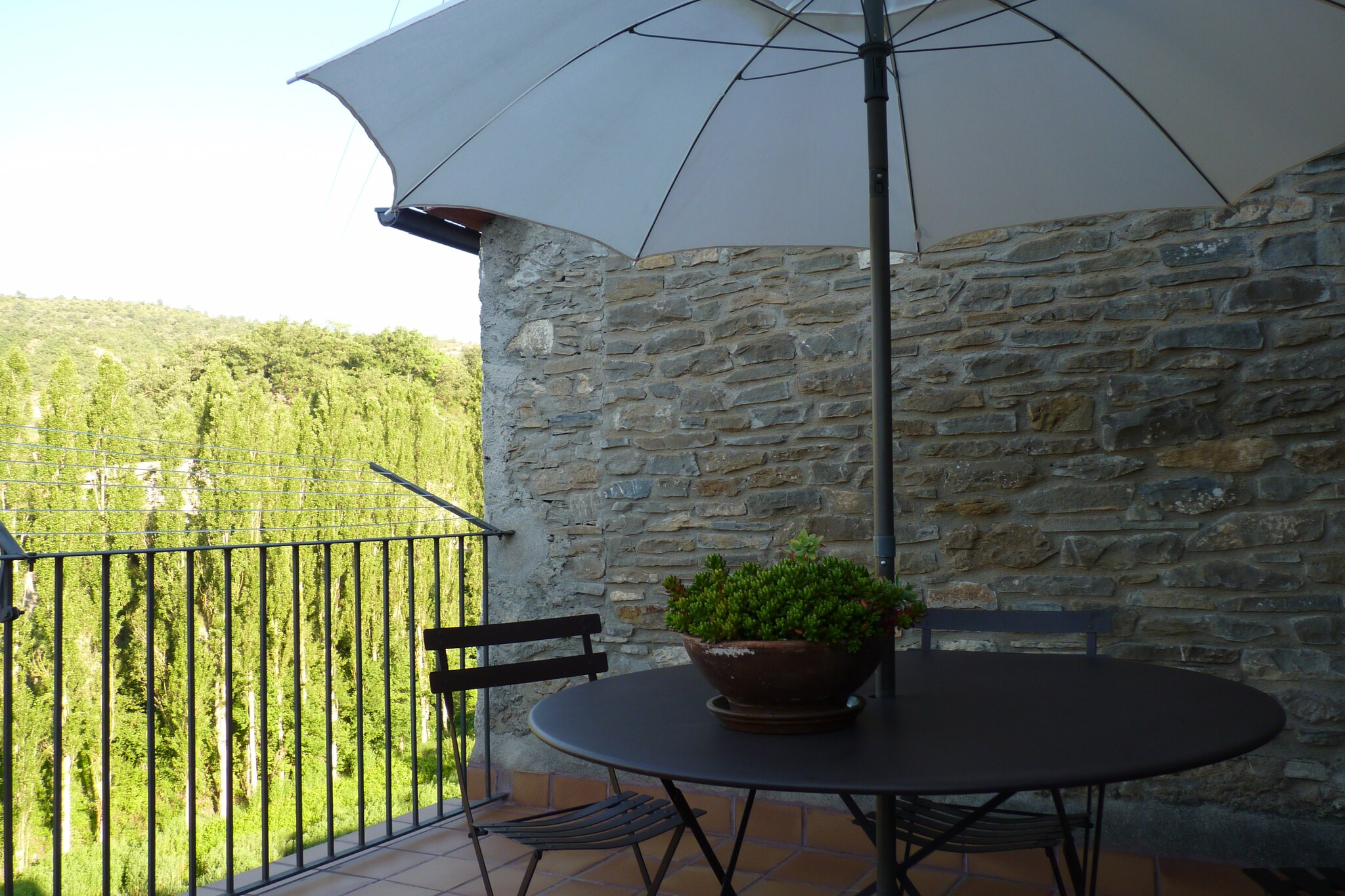 Ground floor: (bedroom(double bed), bathroom(shower, washbasin, toilet))\n\nOn the 1st floor: (pantry(washing machine, bicycle storage, ironing board, iron))\n\nOn the 2nd floor: (hallway, Living room(single sofa bed, TV, party games), dining room(dining table), Kitchen(fireplace, coffee machine, oven, microwave, dishwasher), toilet(washbasin, toilet))\n\nOn the 3rd floor: (bedroom(double bed, balcony or terrace), bathroom(bathtub with shower, washbasin, toilet), balcony or terrace, garden furniture, sun loungers, parasol)\n\nOn the 4th floor: (bedroom(single bed, double bed))\n\nheating(electric, central), terrace, garden(fenced), garden furniture, sun loungers, BBQ, parasol, children\'s bed