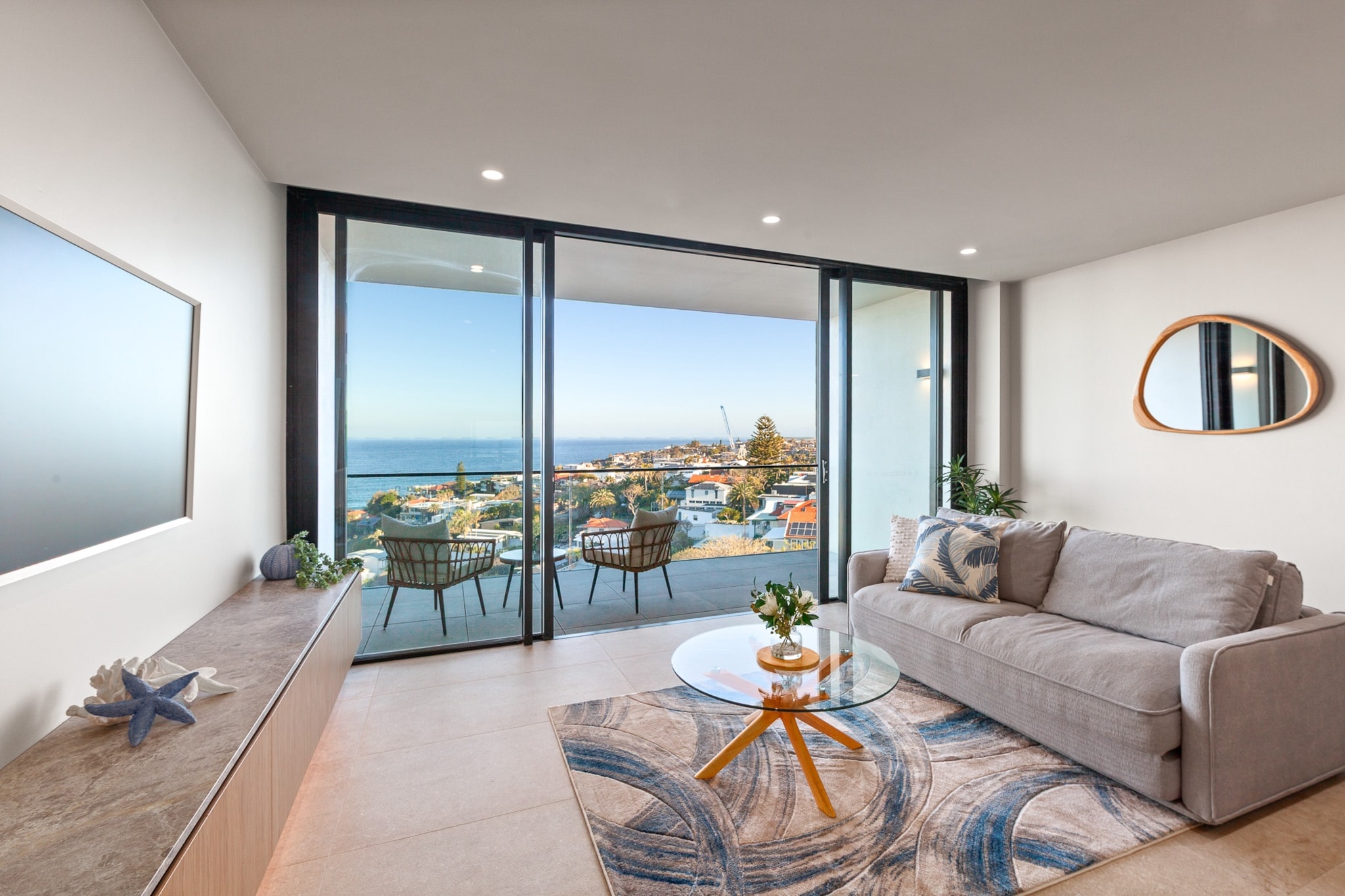 Modern 1-Bed with Tamarama Beach Views