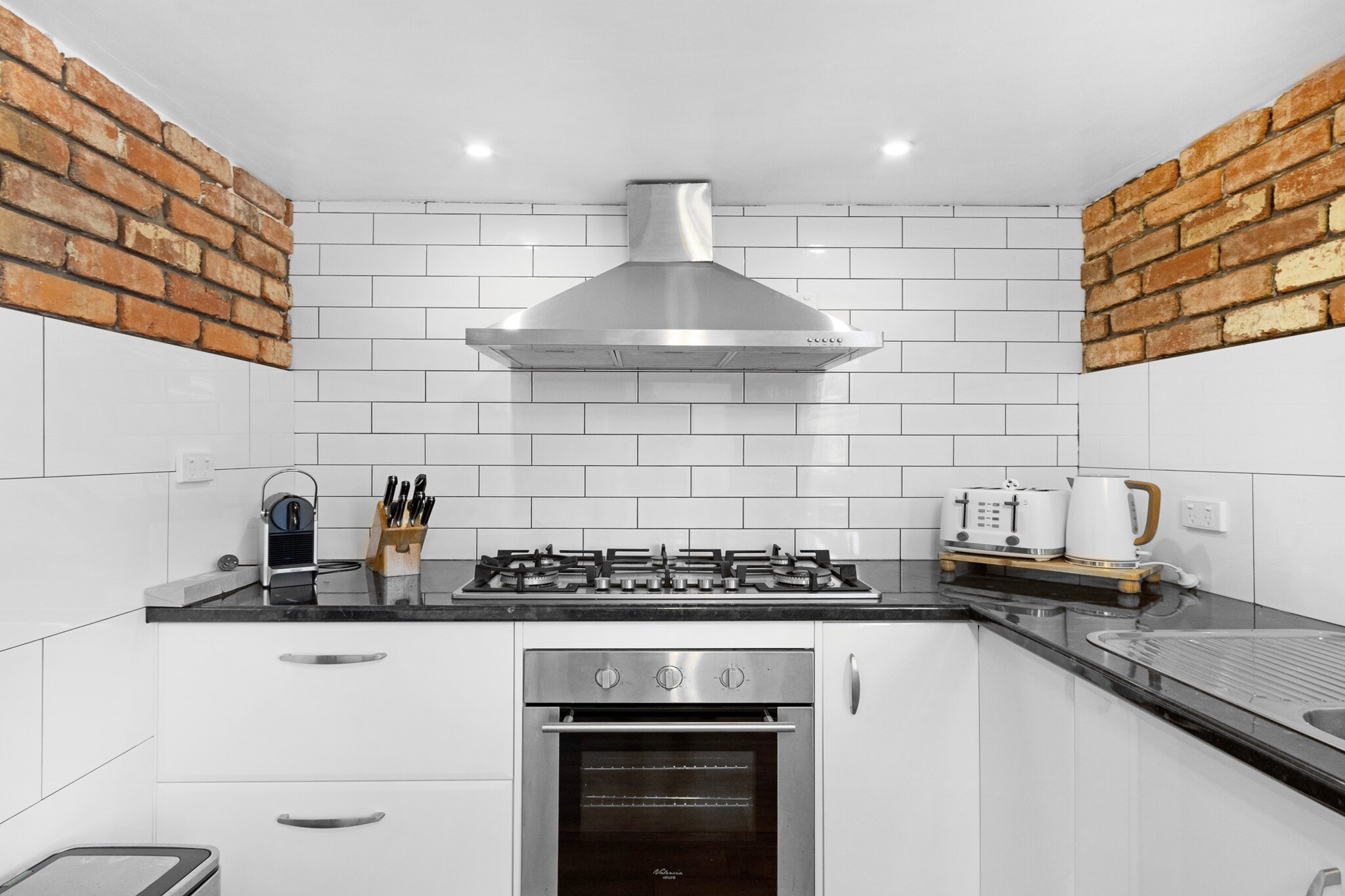 Bed Linen, Fan, Hot Water, Internet Access DSL, Wardrobe, Living room(single sofa bed), Kitchen(dining table, stove, electric kettle, toaster, coffee machine, oven, microwave, dishwasher, fridge, freezer, dishes and cutlery, Wine glasses), bedroom(Queen Bed), bedroom(double bed), bathroom(tumble dryer, washing machine, iron, hairdryer, Towels/Sheets (Incl.), shampoo, body soap, Essentials, Conditioner, Shower gel), First Aid, Play area, heating, air conditioning, Coffee, Long term stays allowed, Near Ocean