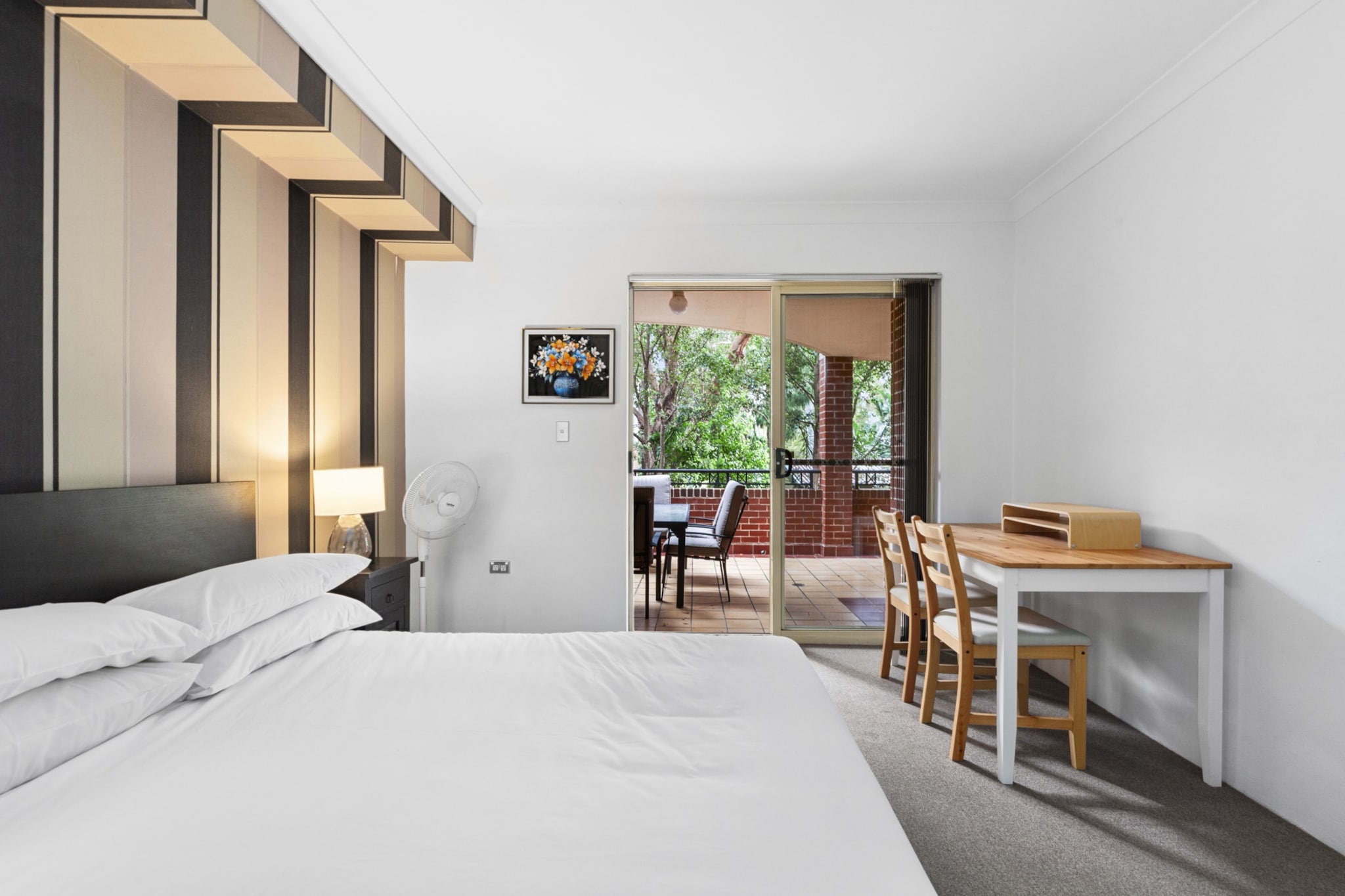 Bed Linen, Desk, Fan, Hot Water, Internet Access DSL, Wardrobe, Living room(TV, seating area), Kitchen(dining table, stove, electric kettle, toaster, coffee machine, oven, microwave, dishwasher, fridge, freezer, dishes and cutlery, Wine glasses), bedroom(double bed), bedroom(double bed), bathroom(tumble dryer, washing machine, iron, hairdryer, Towels/Sheets (Incl.), shampoo, body soap, Essentials, Conditioner, Shower gel), First Aid, balcony or terrace, heating, air conditioning, Dedicated workspace, Cooking basics, Baking sheet, Carbon monoxide detector, Downtown, Long term stays allowed, Room-darkening shades, Town