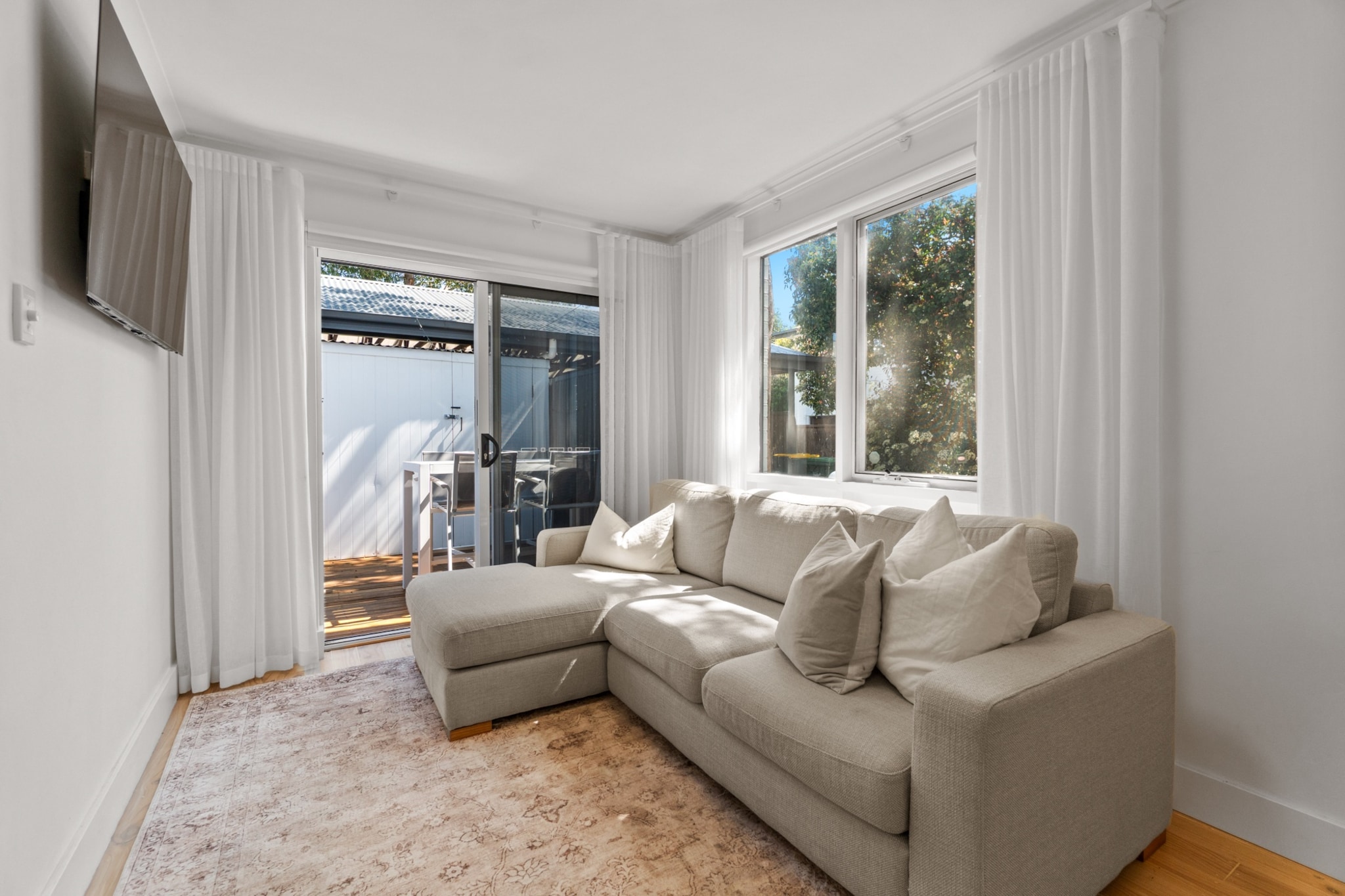 Property description
Located in vibrant Hyde Park, this 2-bedroom unit blends modern comfort with convenient living. Featuring an open-plan layout and a private outdoor area, itâ€™s ideal for a relaxing getaway. With self-check-in via onsite lockbox and easy access to cafÃ©s, shops, and transport, your stay is effortless from arrival to departure.
The space
Step into this thoughtfully appointed 2-bedroom unit, where contemporary finishes and practical features create a welcoming home base. The living area offers a spacious lounge with seating for three and a smart TVâ€”perfect for unwinding after a day of exploration. Adjacent is a dining table for four, complemented by additional seating at the kitchen counter for casual meals.
 
The kitchen is fully equipped with a gas cooktop, electric oven, coffee machine, and an assortment of cookware and utensils, providing everything needed to prepare home-style meals.
 
Each bedroom is designed for restful nights, featuring queen-sized beds, blackout blinds, and soft bedding. The larger bedroom includes air conditioning for added comfort, while fans are available in both rooms. A sleek, central bathroom includes all essentials, including a hairdryer and travel amenities.
 
Upstairs, a study nook offers a quiet space to work or read, while the outdoor courtyard behind the carport features a full set of garden furniture for alfresco dining or morning coffee. With onsite parking, in-unit laundry facilities, and modern styling throughout, this Hyde Park home offers a relaxed and connected experience.