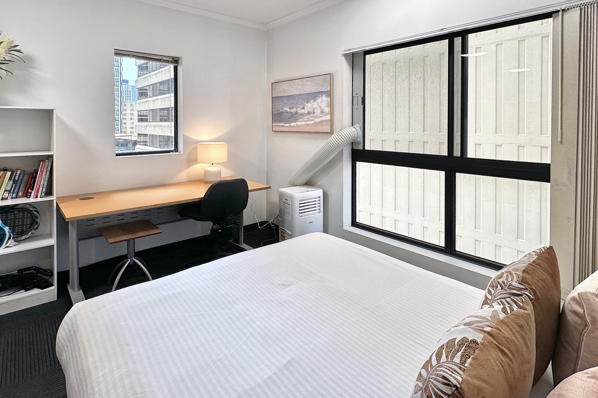 Brisbane Apt Near Dining, Shops and River Walks