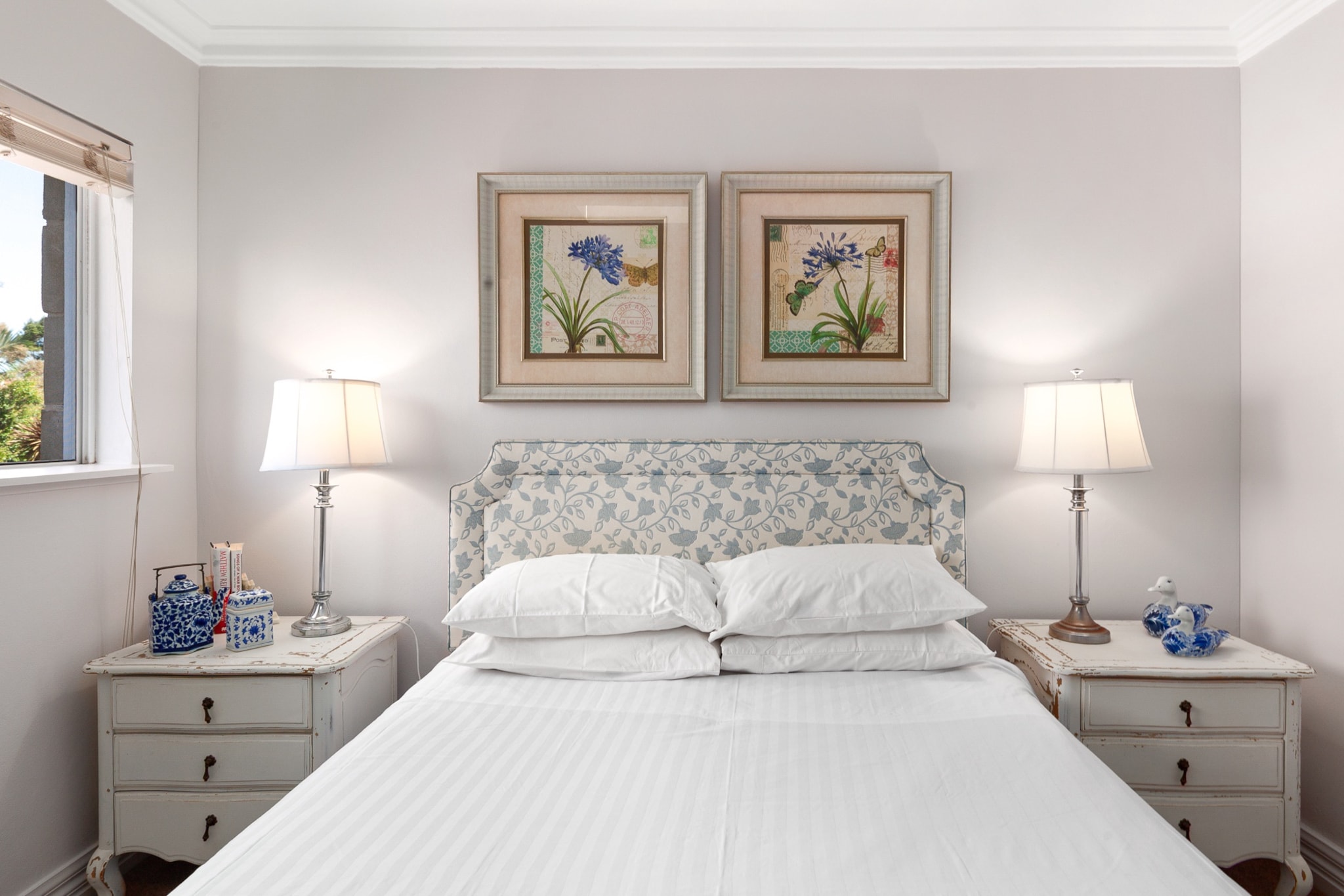 Property description
Nestled in leafy Mosman, this spacious 2-bedroom house features ducted air conditioning, a private outdoor courtyard, and modern styling throughout. Ideal for families or business travellers, it offers a peaceful retreat with easy access to local cafÃ©s and coastal walks. Enjoy seamless self-check-in and a comfortable stay in one of Sydneyâ€™s most sought-after neighbourhoods.
The space
Step into a welcoming home where natural light flows through the spacious interiors. The open-plan living area is styled with modern dÃ©cor, offering a large 5-seater couch and smart TV with access to streaming services. A cosy dining space seats four, while the fully equipped kitchen features a gas stove, oven, and essential cookware for home-cooked meals.
 
The two queen bedrooms are thoughtfully furnished with blackout blinds, soft bedding, and bedside lighting, ensuring restful nights. The master bedroom includes an en-suite bathroom, and both bathrooms are sleek and functional with modern fittings.
 
For added convenience, the home offers a private laundry with a washing machine and dryer, as well as a portable fan and ducted heating/cooling throughout the entire space.
 
Step outside into the private courtyard, furnished with a full outdoor settingâ€”perfect for morning coffee or evening wine in the fresh air. This home blends comfort, space, and a prime Mosman location for a truly relaxing stay.