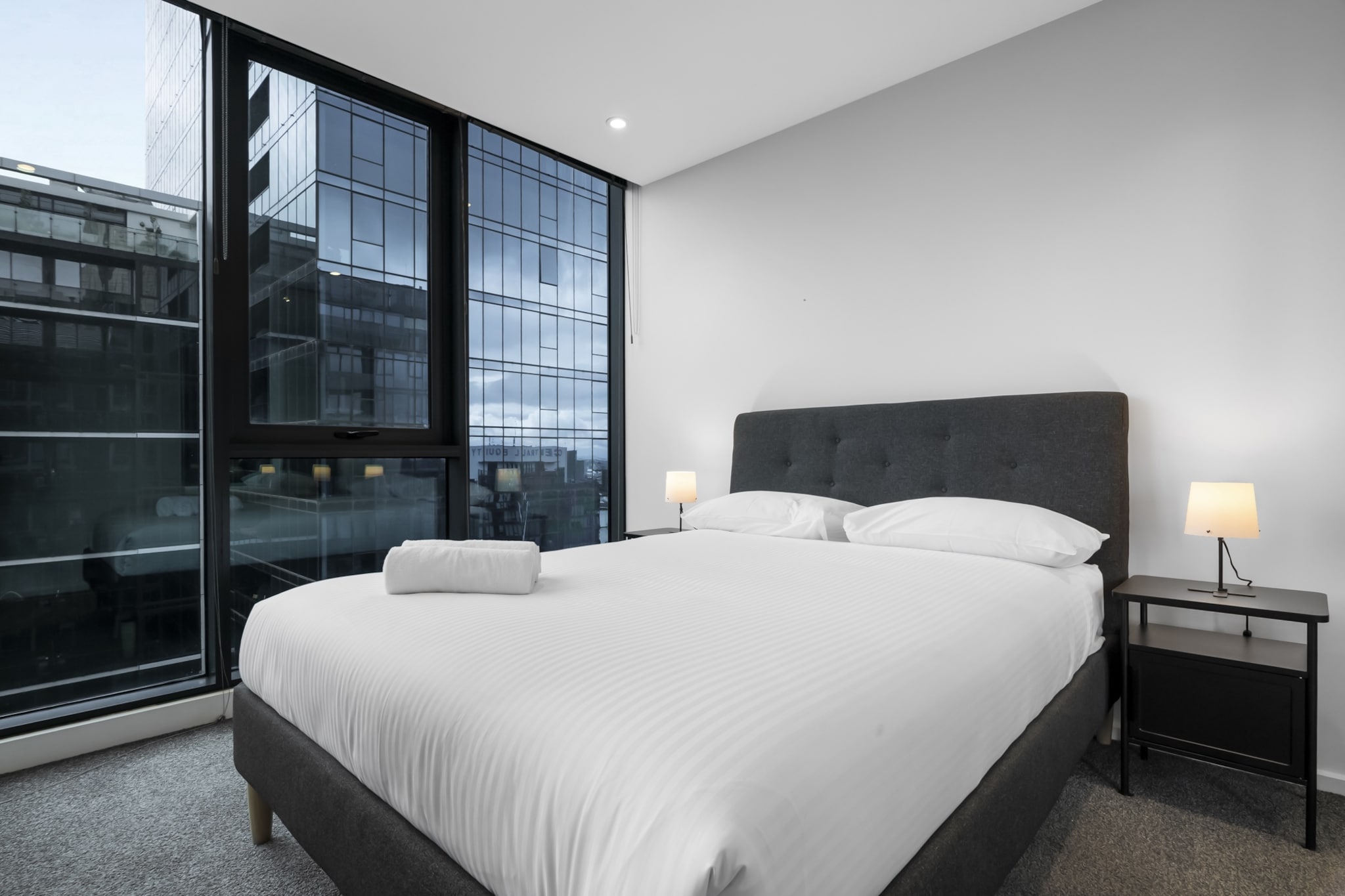 City Stay Steps from Yarra River Walks