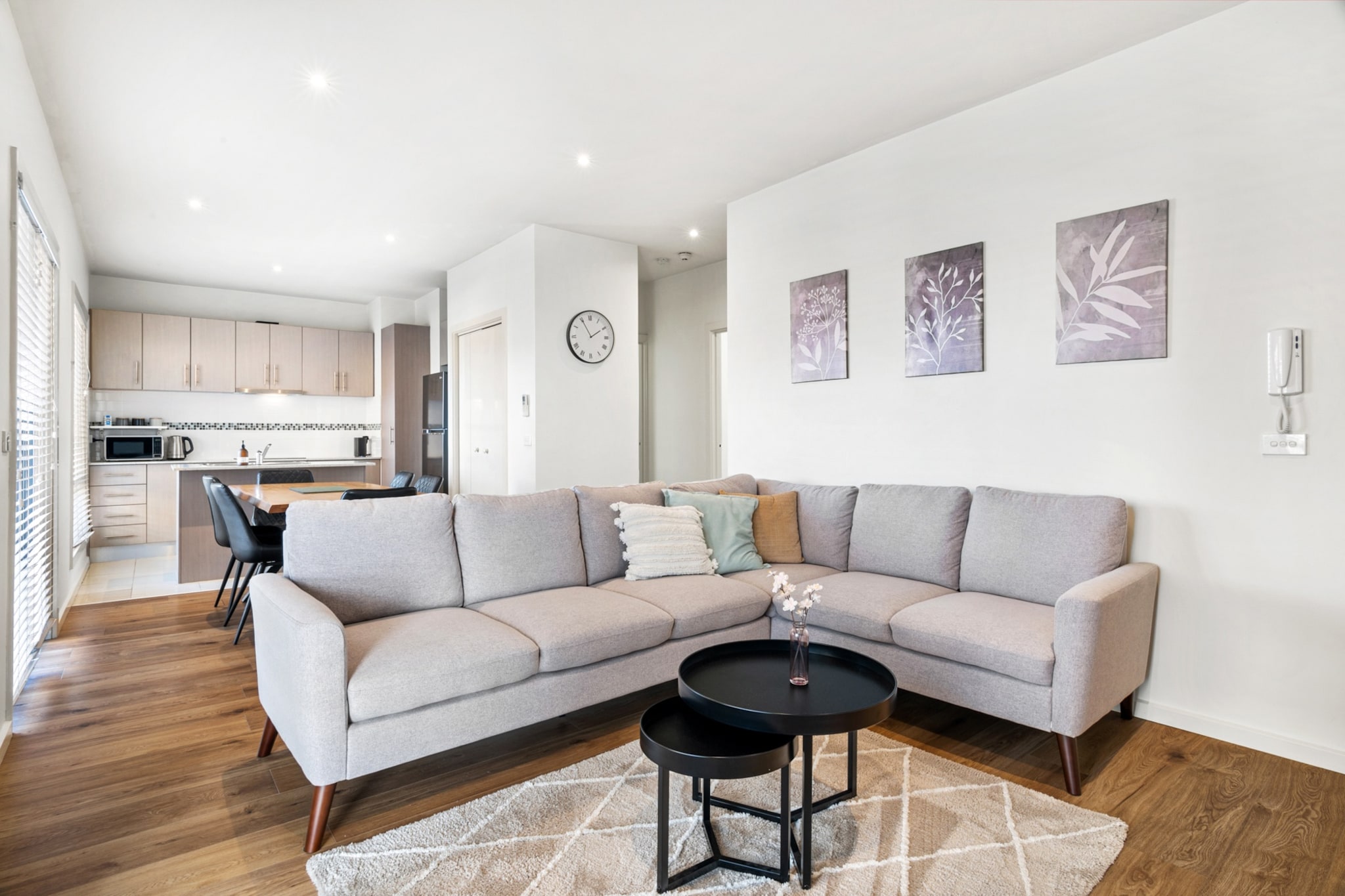 Bright 2-Bed Flat with Balcony in Kensington