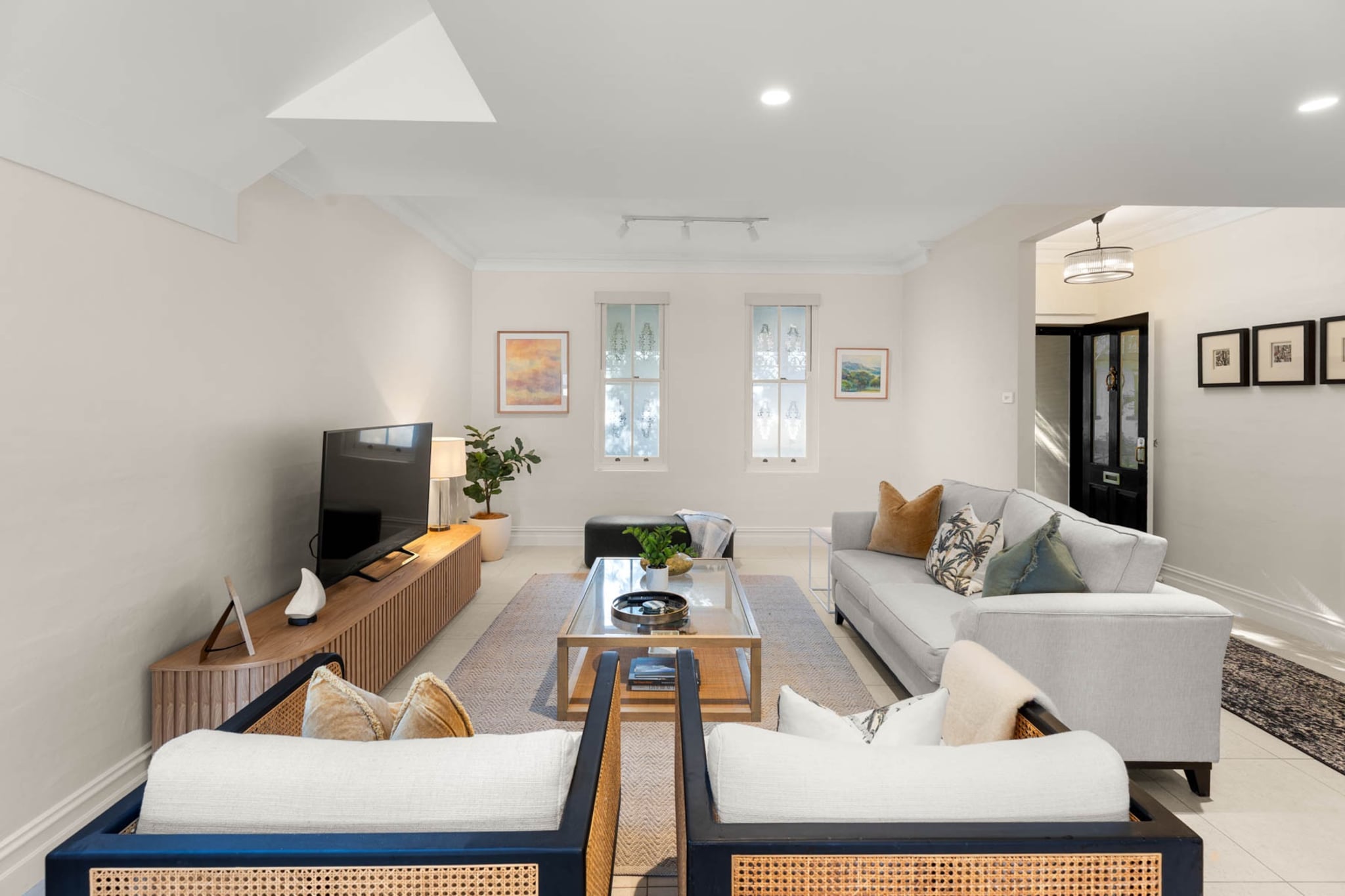 Bed Linen, Fan, Hot Water, Internet Access DSL, Wardrobe, Living room(TV, seating area), Kitchen(dining table, stove, electric kettle, toaster, coffee machine, oven, microwave, dishwasher, fridge, freezer, dishes and cutlery, Wine glasses), bedroom(Queen Bed), bedroom(Queen Bed), bathroom(tumble dryer, washing machine, iron, hairdryer, Towels/Sheets (Incl.), shampoo, body soap, Essentials, Conditioner, Shower gel), bathroom, First Aid, balcony or terrace, heating, air conditioning, Cooking basics, Downtown, Long term stays allowed, Near Ocean, Room-darkening shades, Town, Village