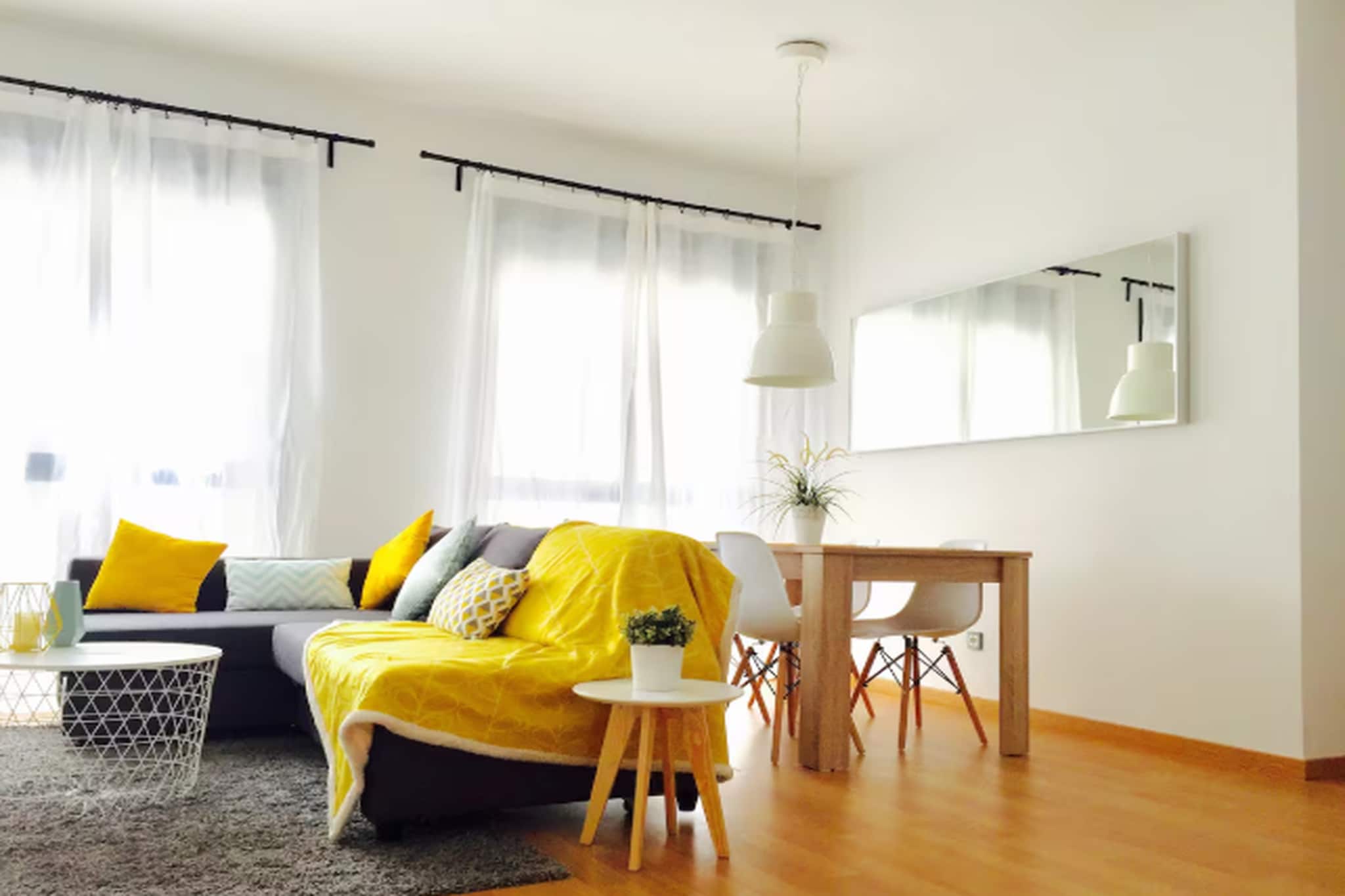 CT 377 - Faro's Malaga Citycenter - Refino Apartment - Rooftop Pool-Eetkamer