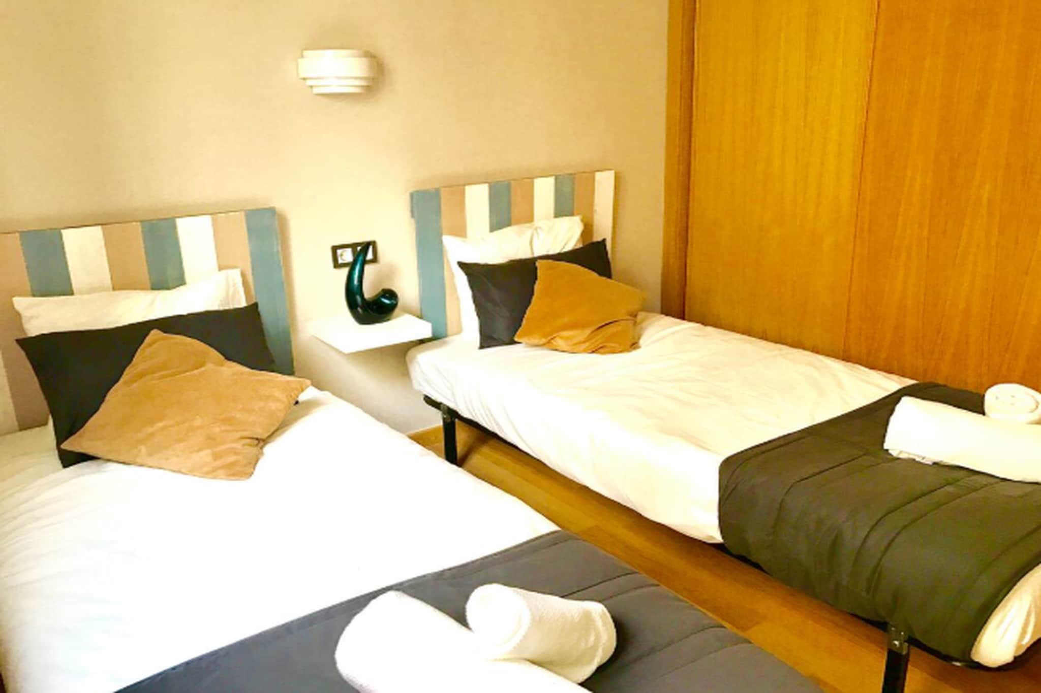 CT 377 - Faro's Malaga Citycenter - Refino Apartment - Rooftop Pool-Slaapkamer