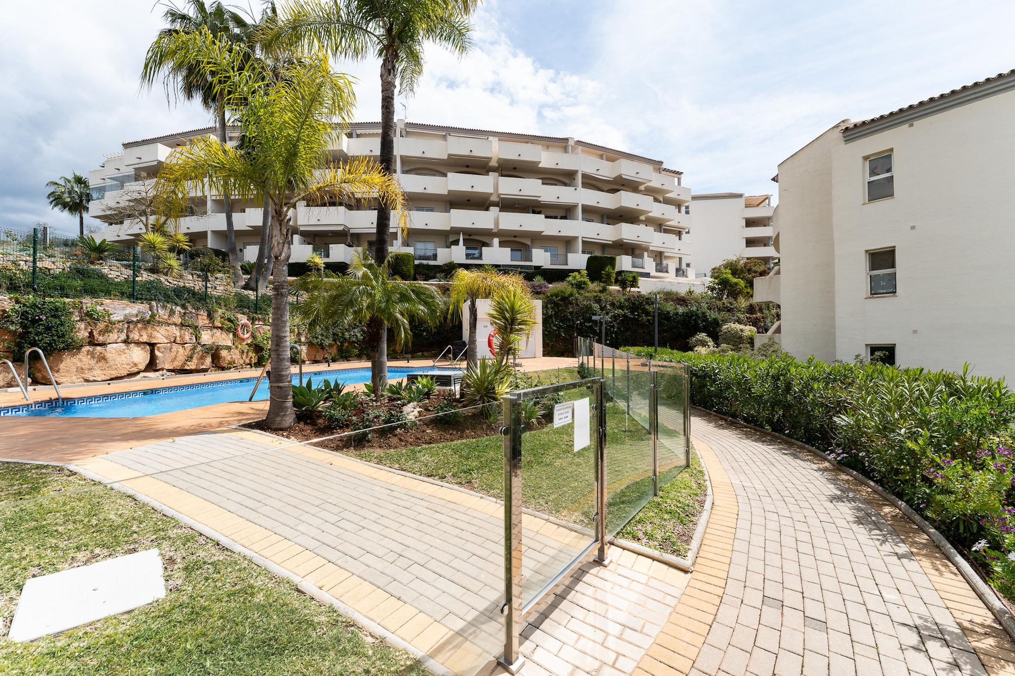 CT 375 - Faro's Cozy Dream in Elviria - Marbella-Buitenkant zomer