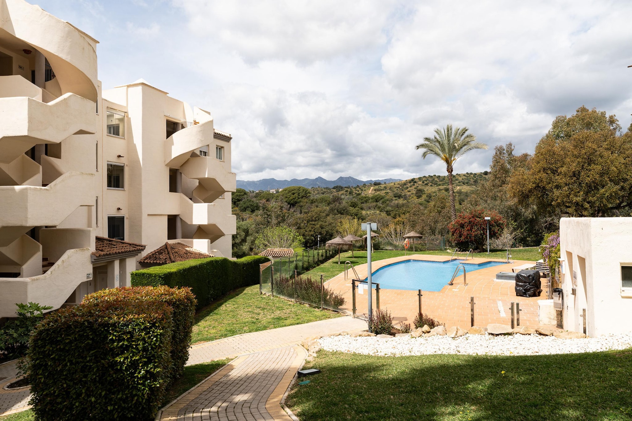 CT 375 - Faro's Cozy Dream in Elviria - Marbella-Buitenkant zomer