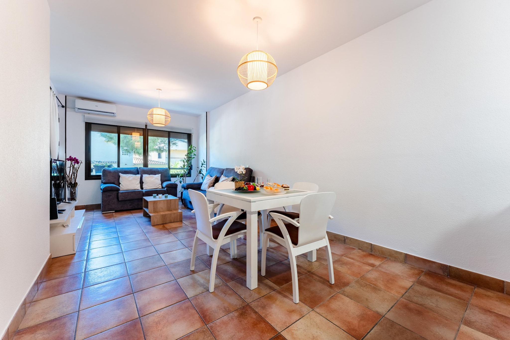 CT 349 - Faro's Stupa Hills - Benalmadena-Eetkamer