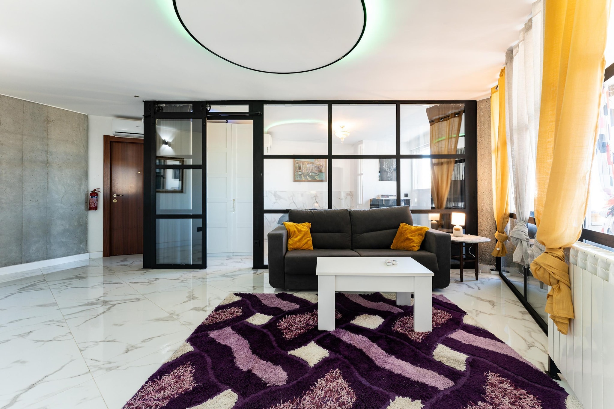 CT 352 - Faro's Torremolinos City Towers 1 - Walking distance to everything-Woonkamer