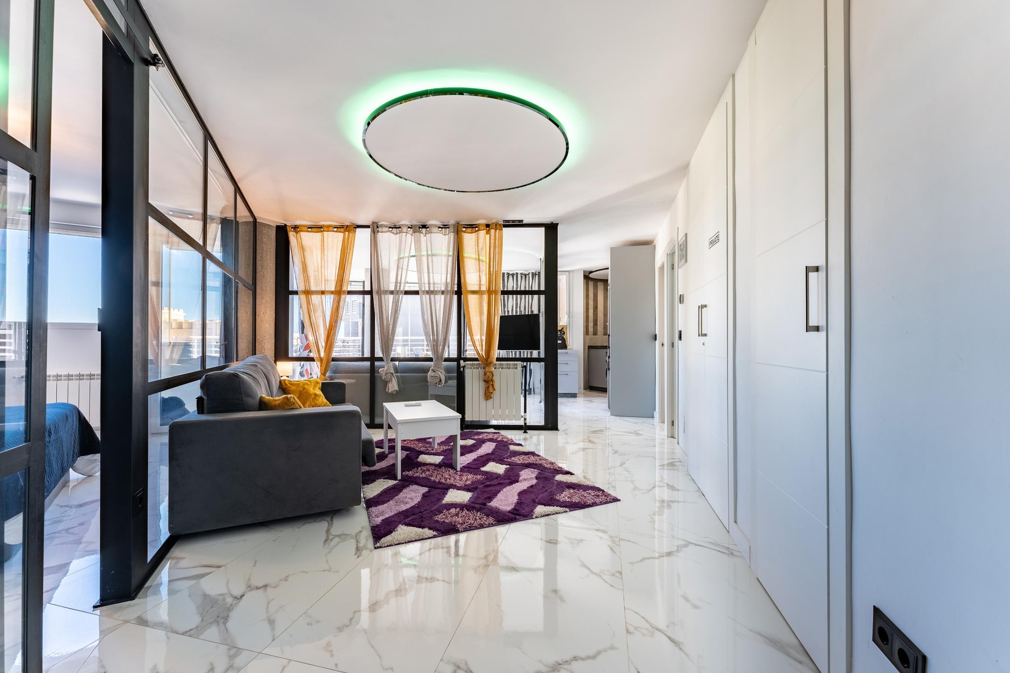 CT 352 - Faro's Torremolinos City Towers 1 - Walking distance to everything-Woonkamer