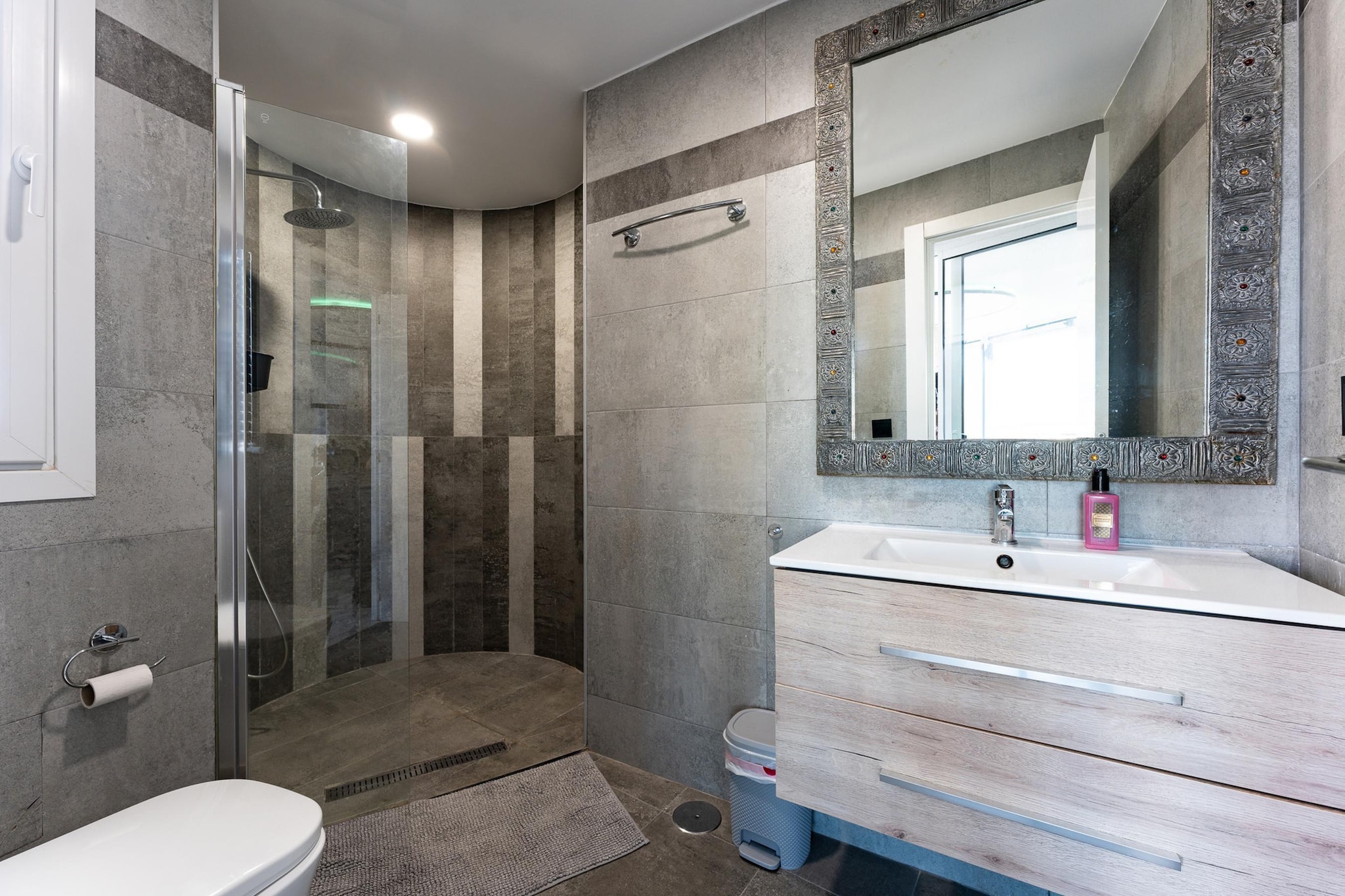 CT 352 - Faro's Torremolinos City Towers 1 - Walking distance to everything-Badkamer