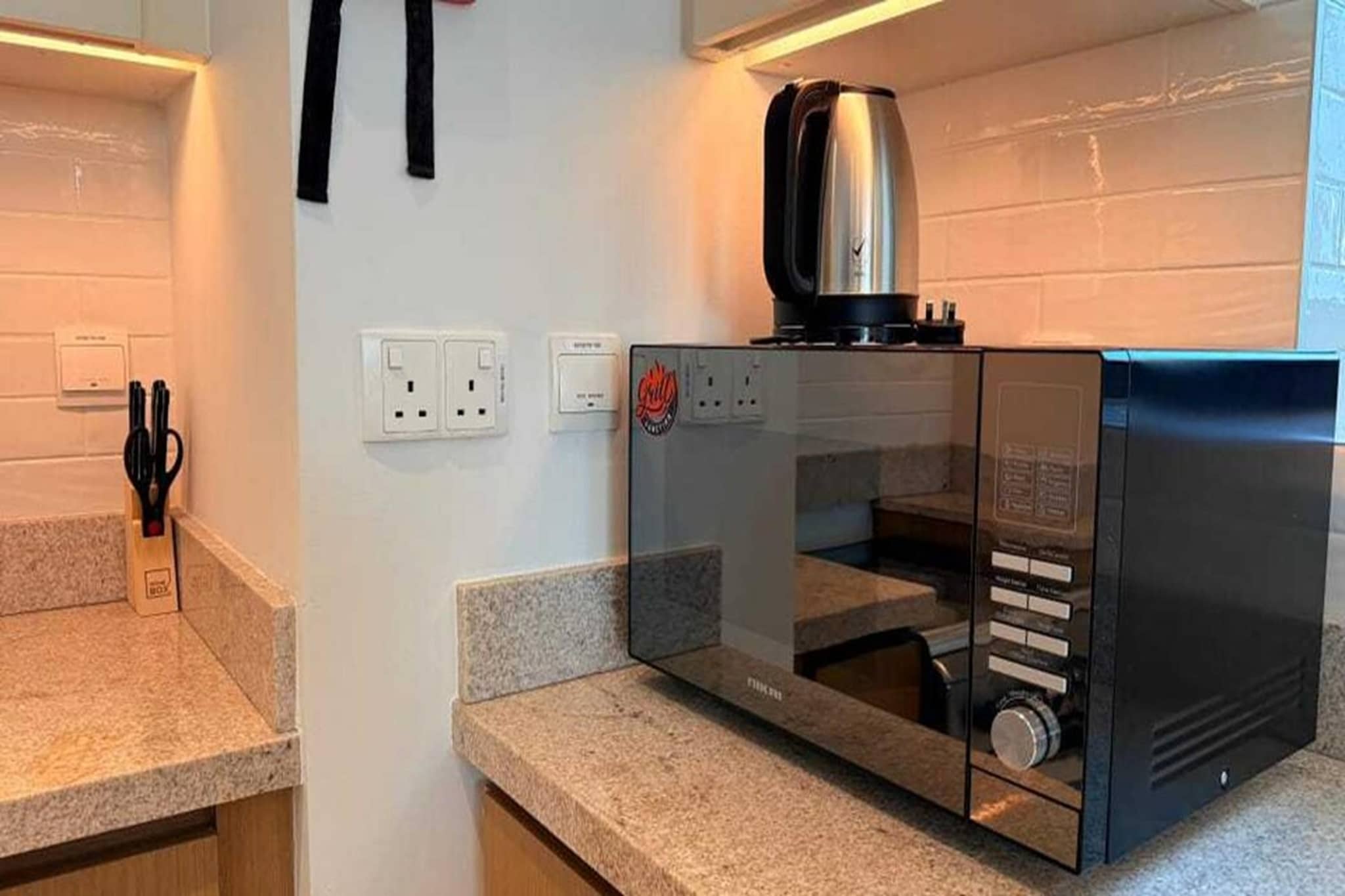 Ground floor: (bedroom(Internet access, double bed, TV, seating area, air conditioning, Towels/Sheets (Incl.), Trash compactor), bathroom(shower, washbasin, toilet, bidet, Essentials))