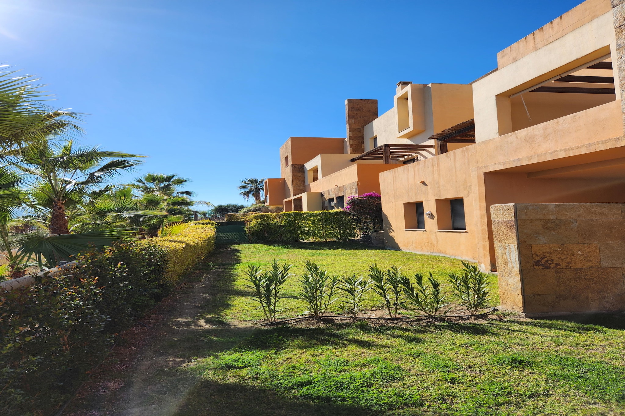 CT 347 AL - Faro's Gardenapartment - Valle del Este-Gardens in summer