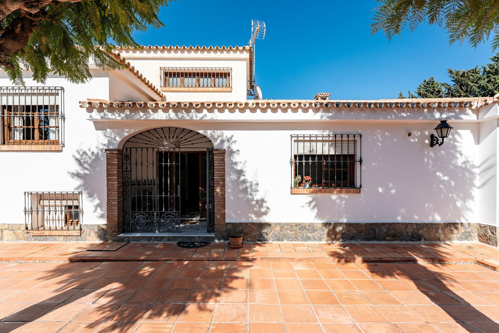 CT 387 - Faro's Villa Lola en Churriana - Málaga-Buitenkant zomer