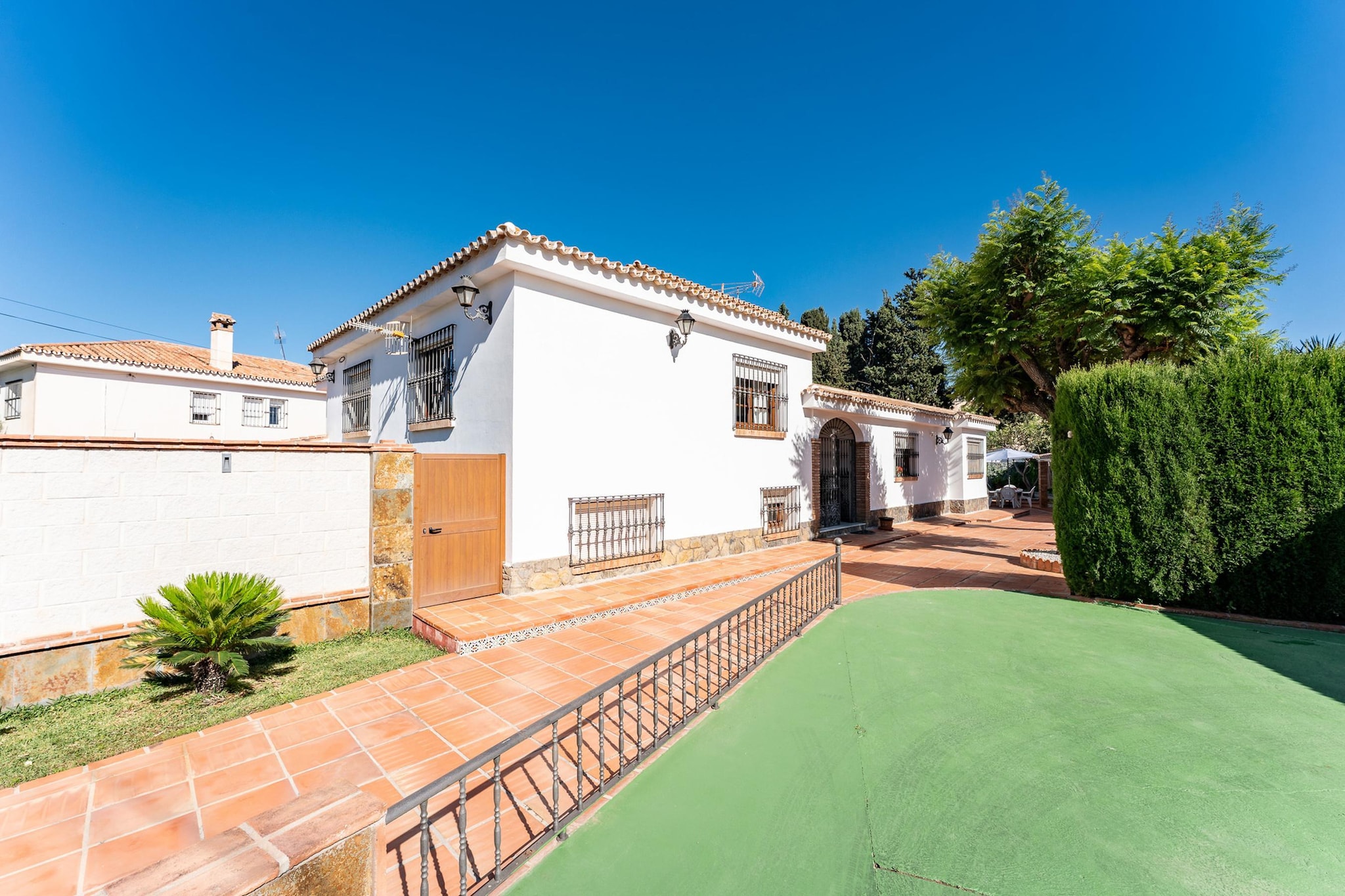 CT 387 - Faro's Villa Lola en Churriana - Málaga-Buitenkant zomer