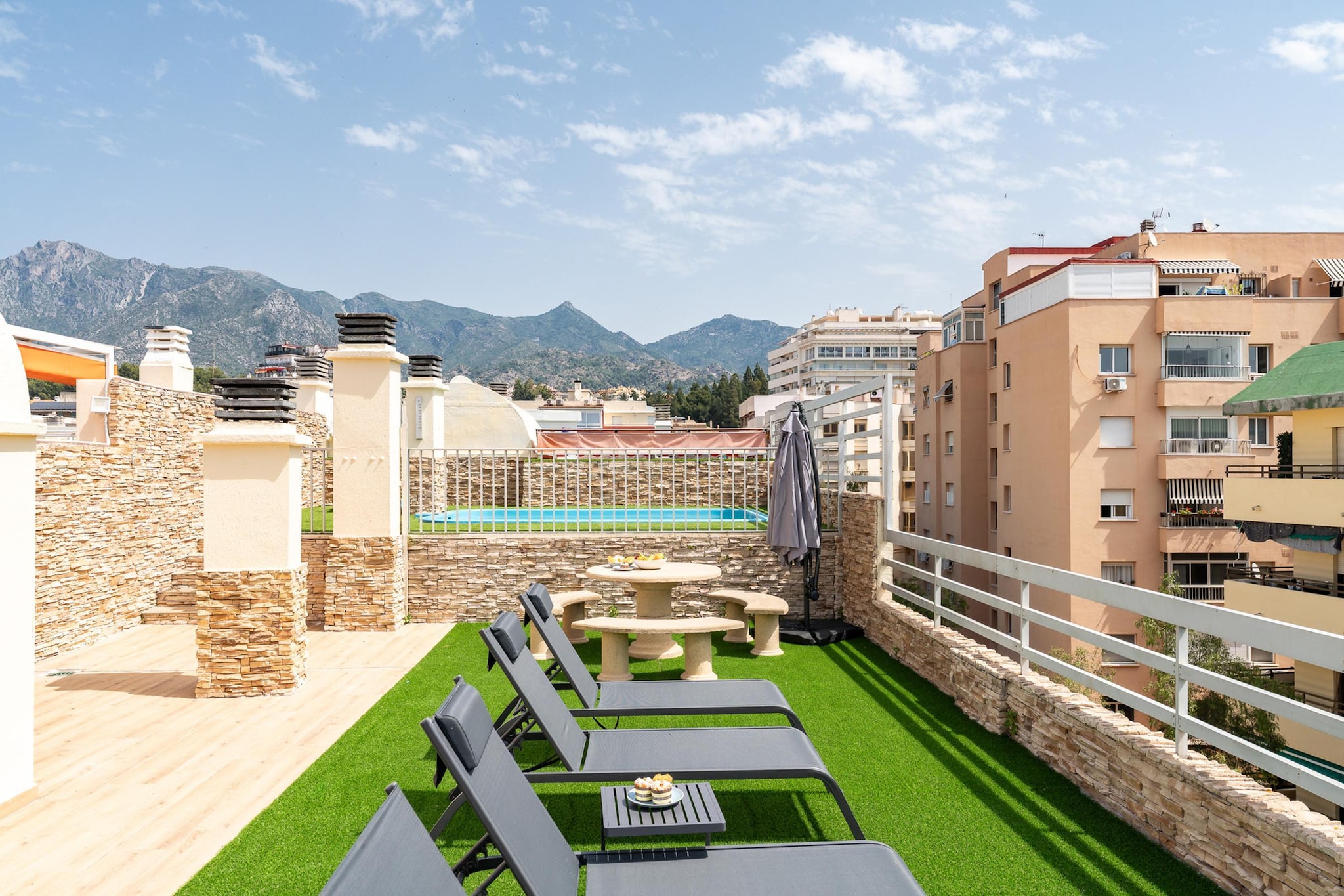 CT 393 - Faro's Soulrise Rooftop - Marbella Beach-Terrasbalkon